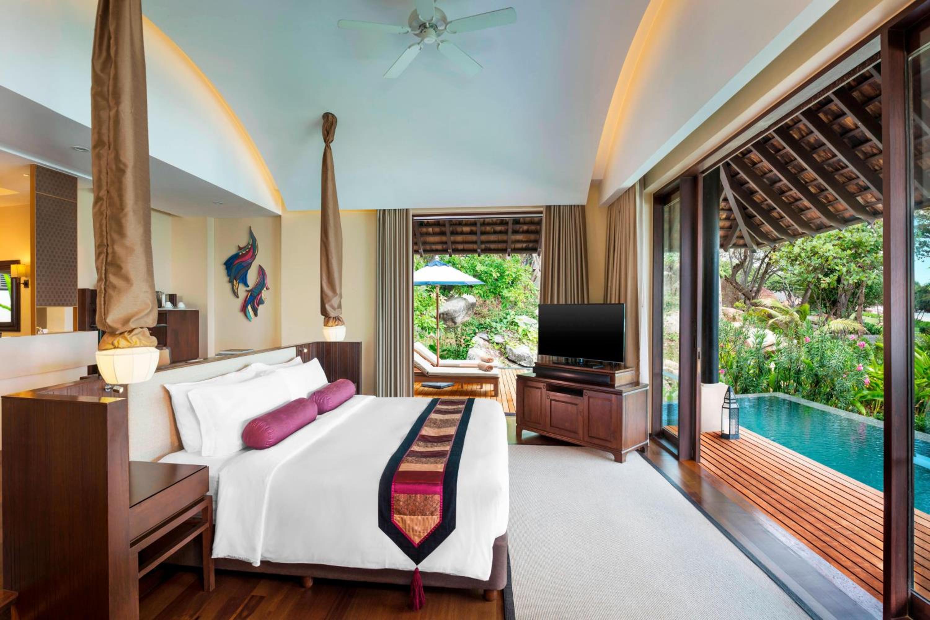 Tropical Pool, Villa, 1 King, Sofa bed
