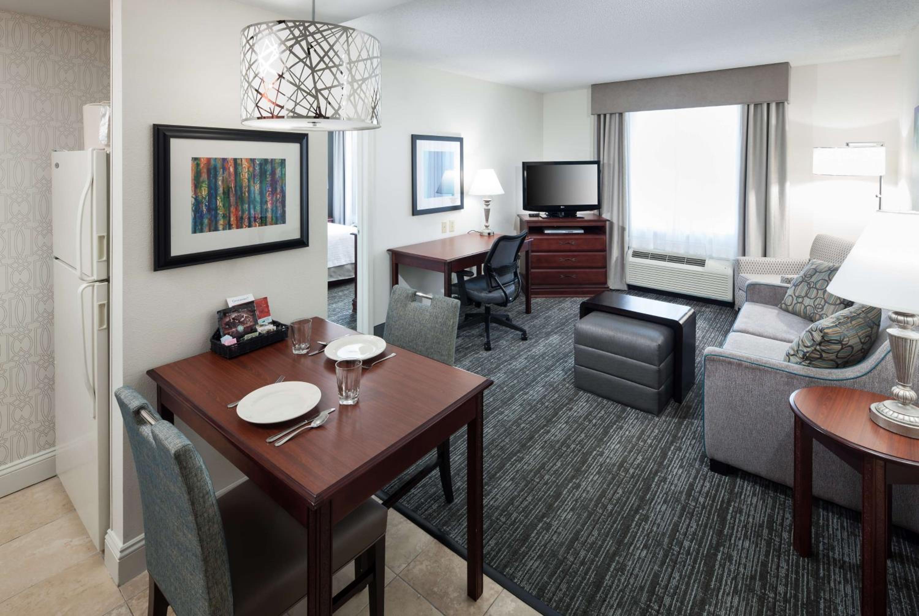 One-Bedroom Queen Suite with Two Queen Beds - Non-Smoking