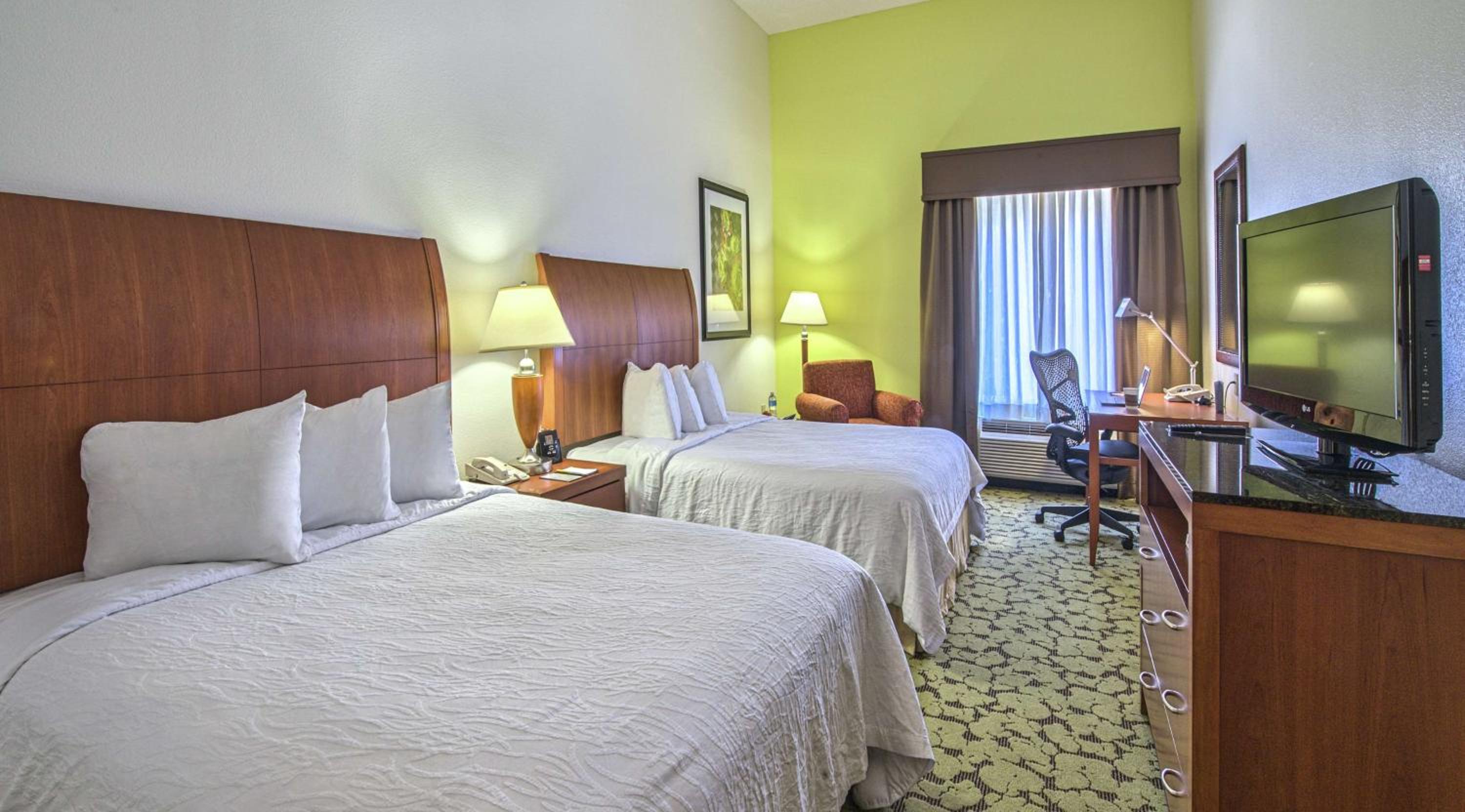 Queen Room with Two Queen Beds photo 1