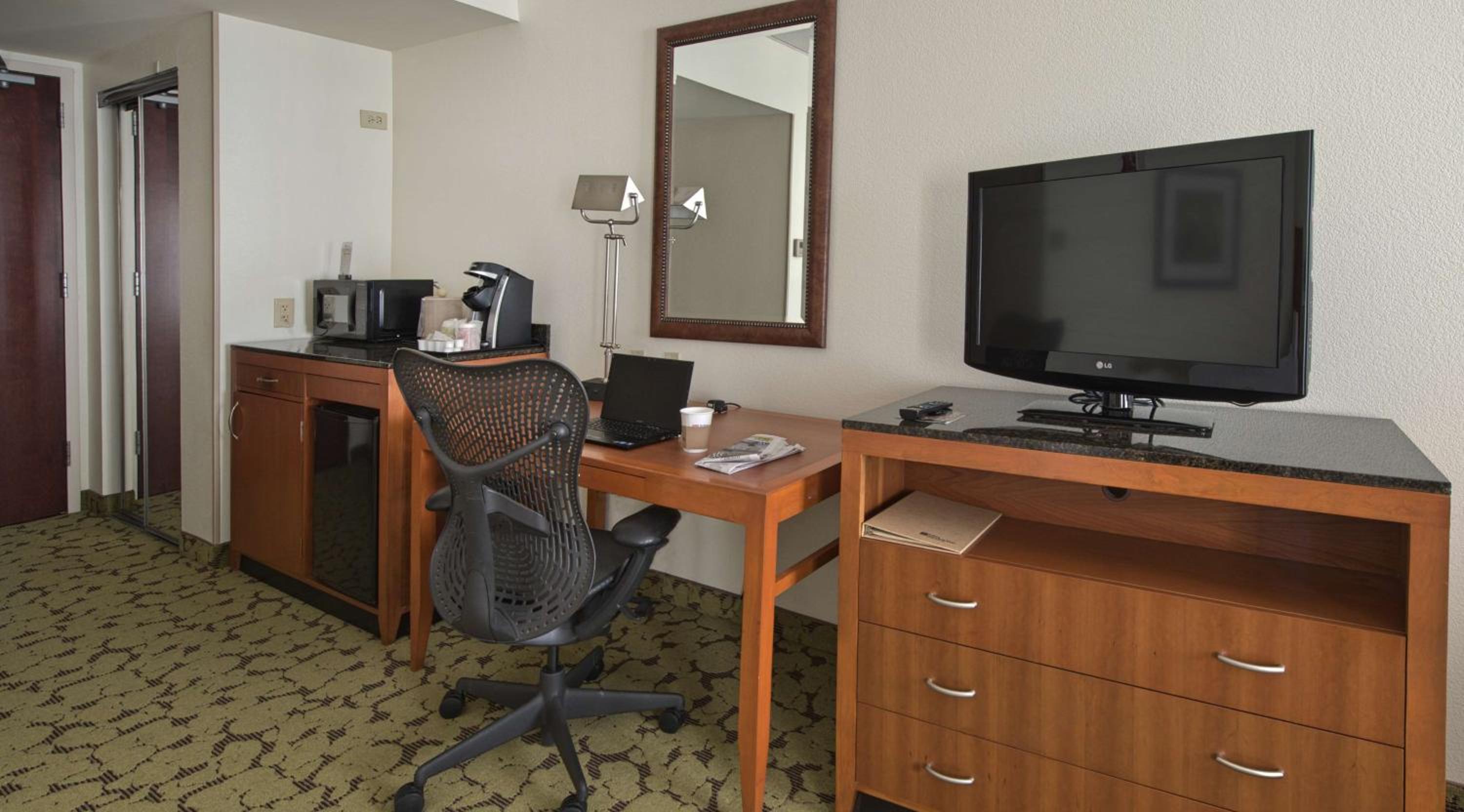 Queen Room with Two Queen Beds - Mobility Access photo 3