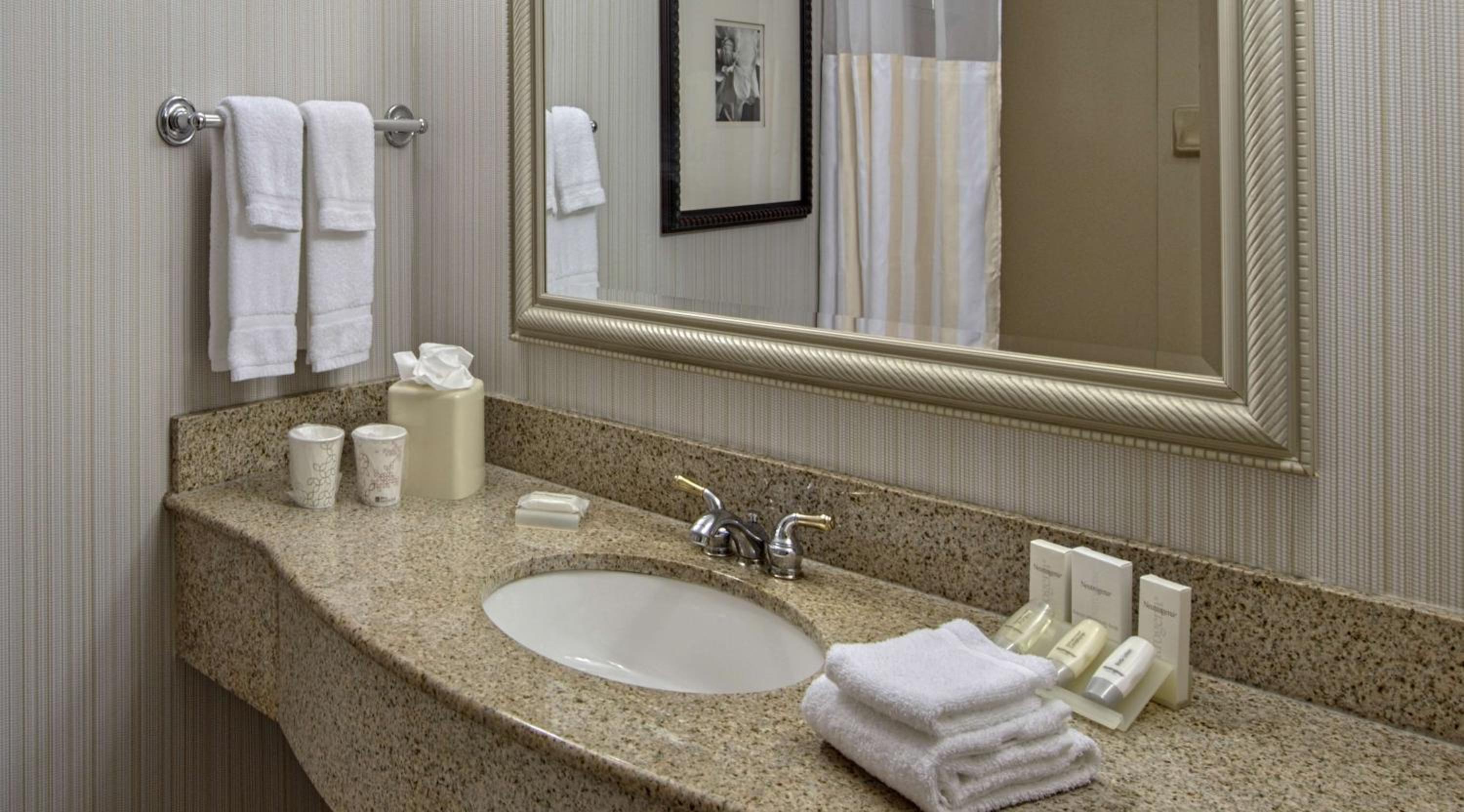 Junior King Suite with Seating Area photo 2