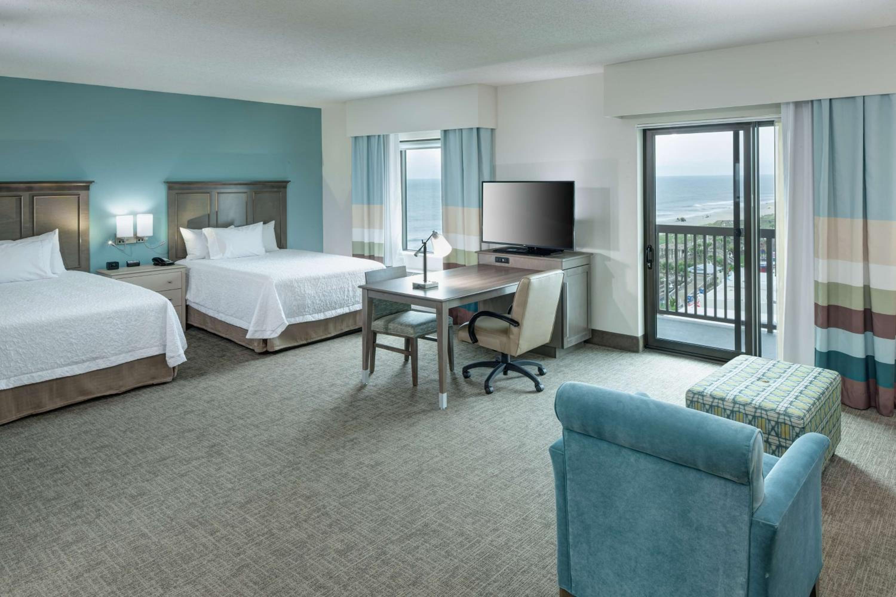 Queen Studio Suite with Two Queen Beds and Balcony - Ocean View/Non-Smoking