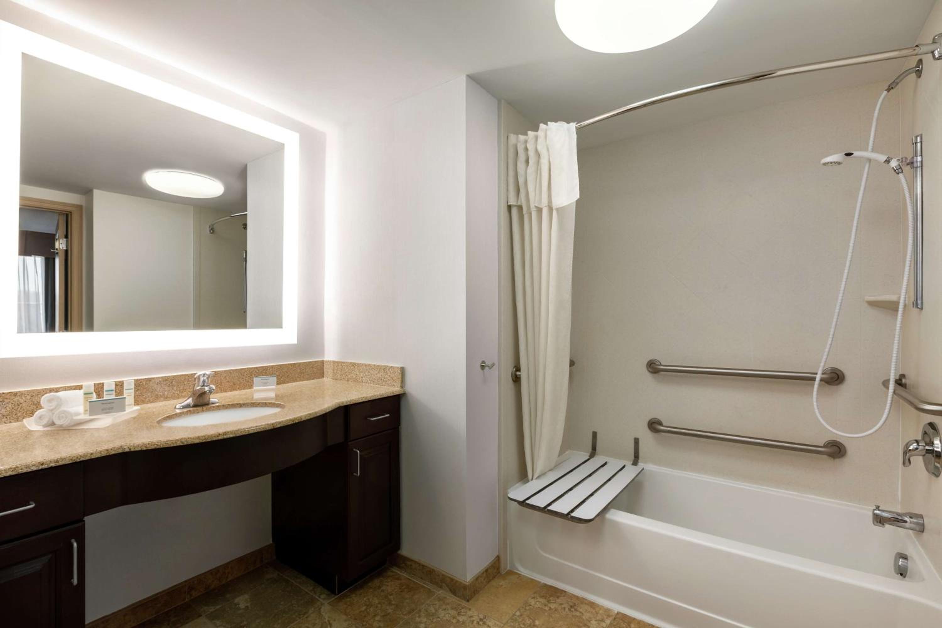 King Studio Suite - Hearing Access/Non-Smoking - Photo 3