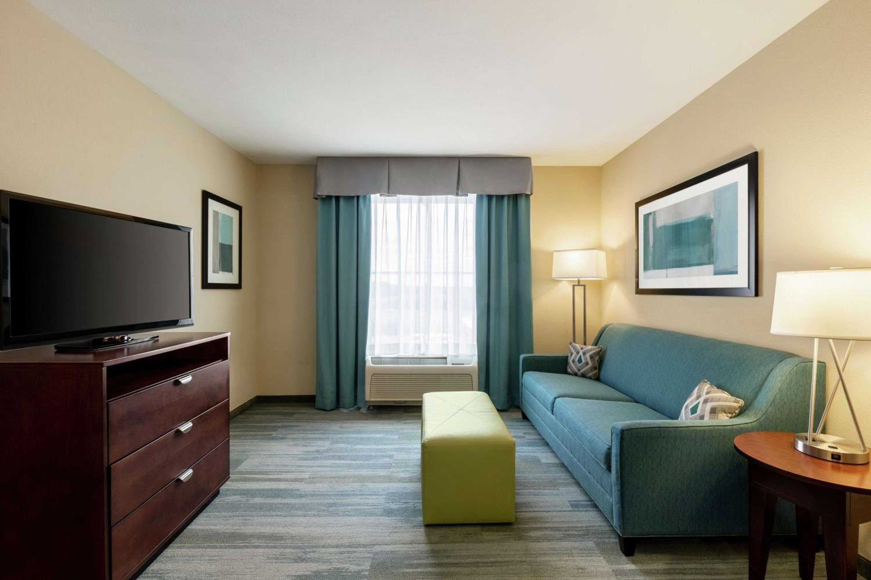 One-Bedroom Queen Suite with Two Queen Beds - Non-Smoking - Photo 1