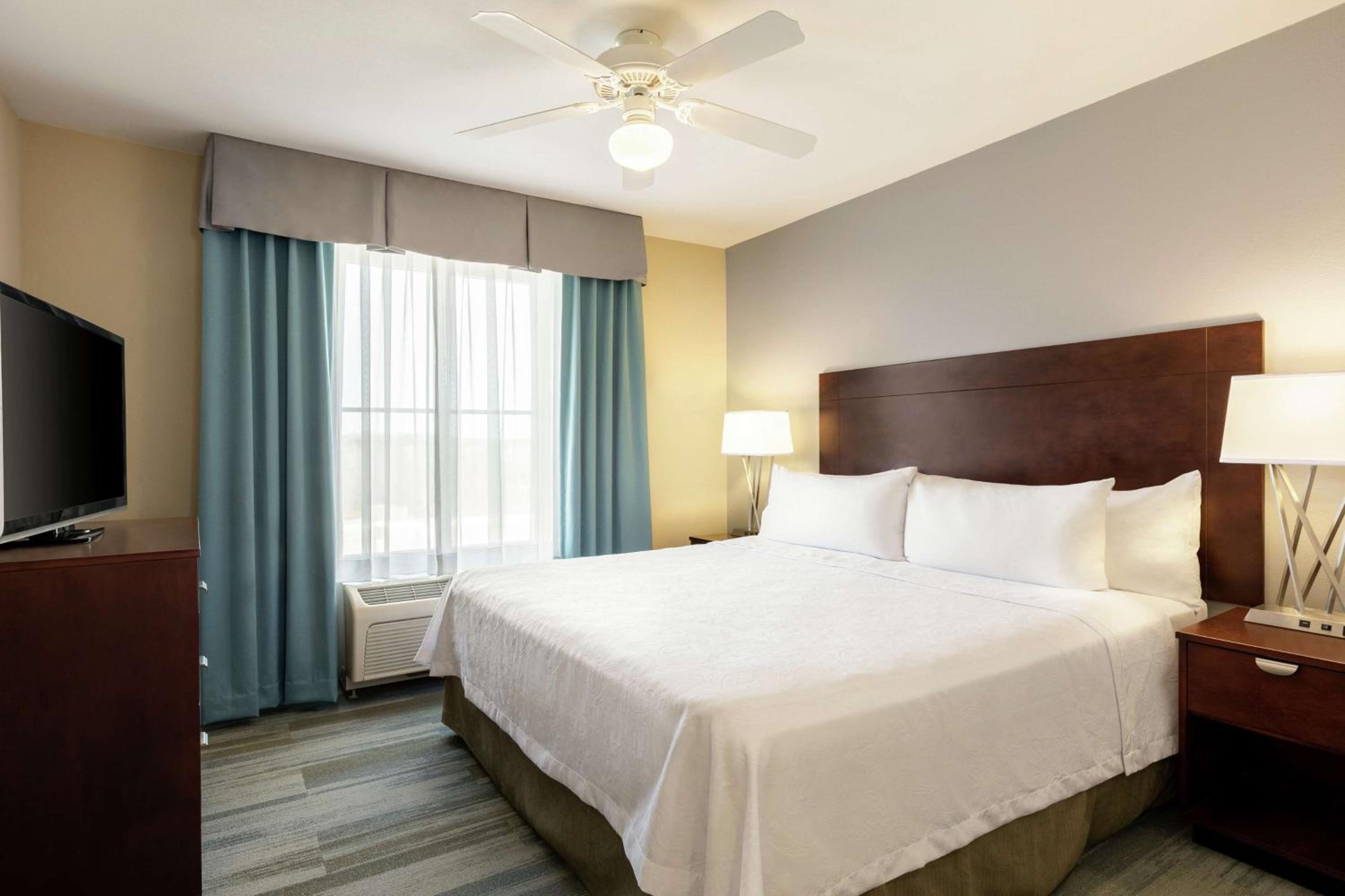One-Bedroom King Suite - Non-Smoking - Photo 4