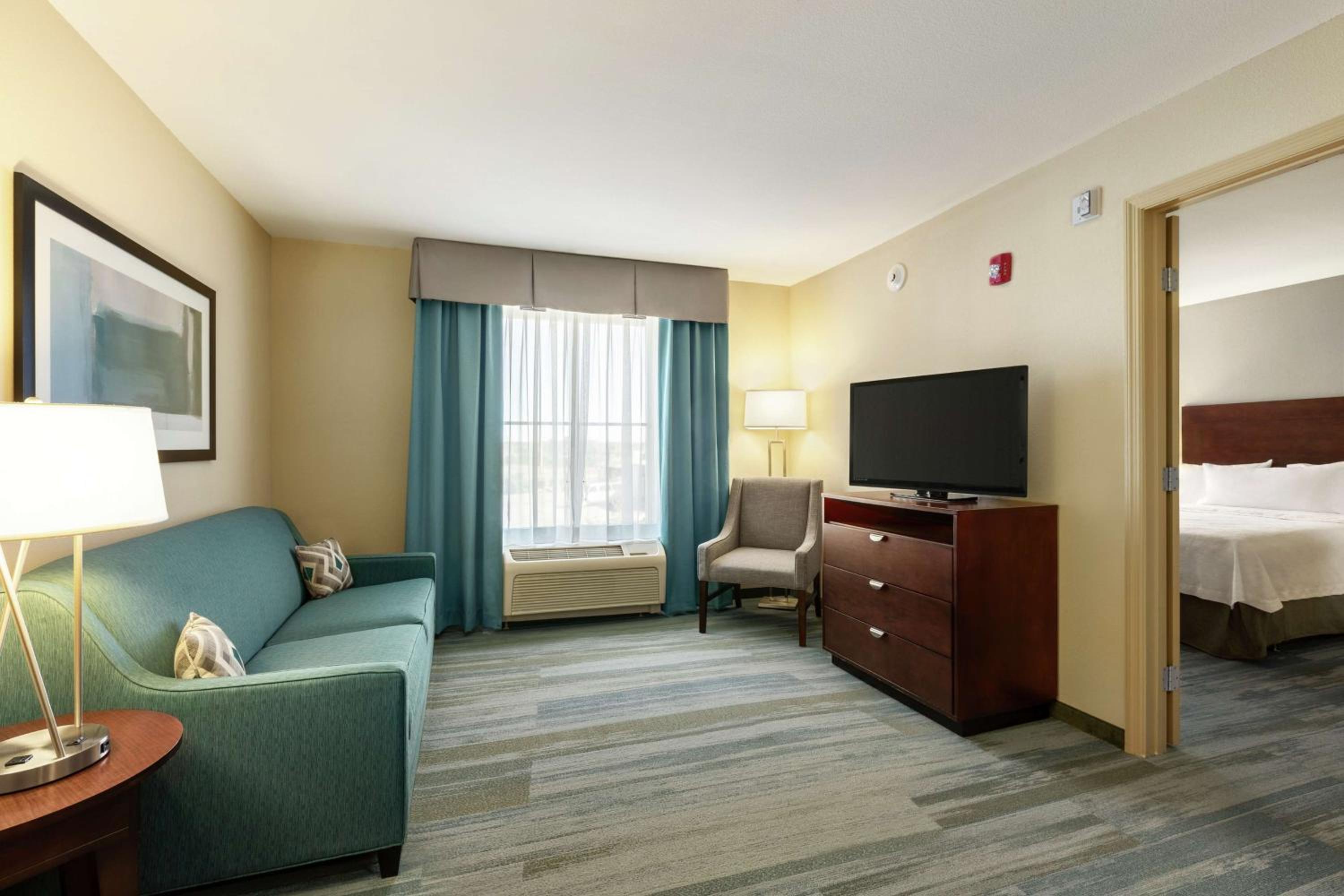 Suite with Two Queen Beds and Tub - Mobility and Hearing Access/Non-Smoking - Photo 1