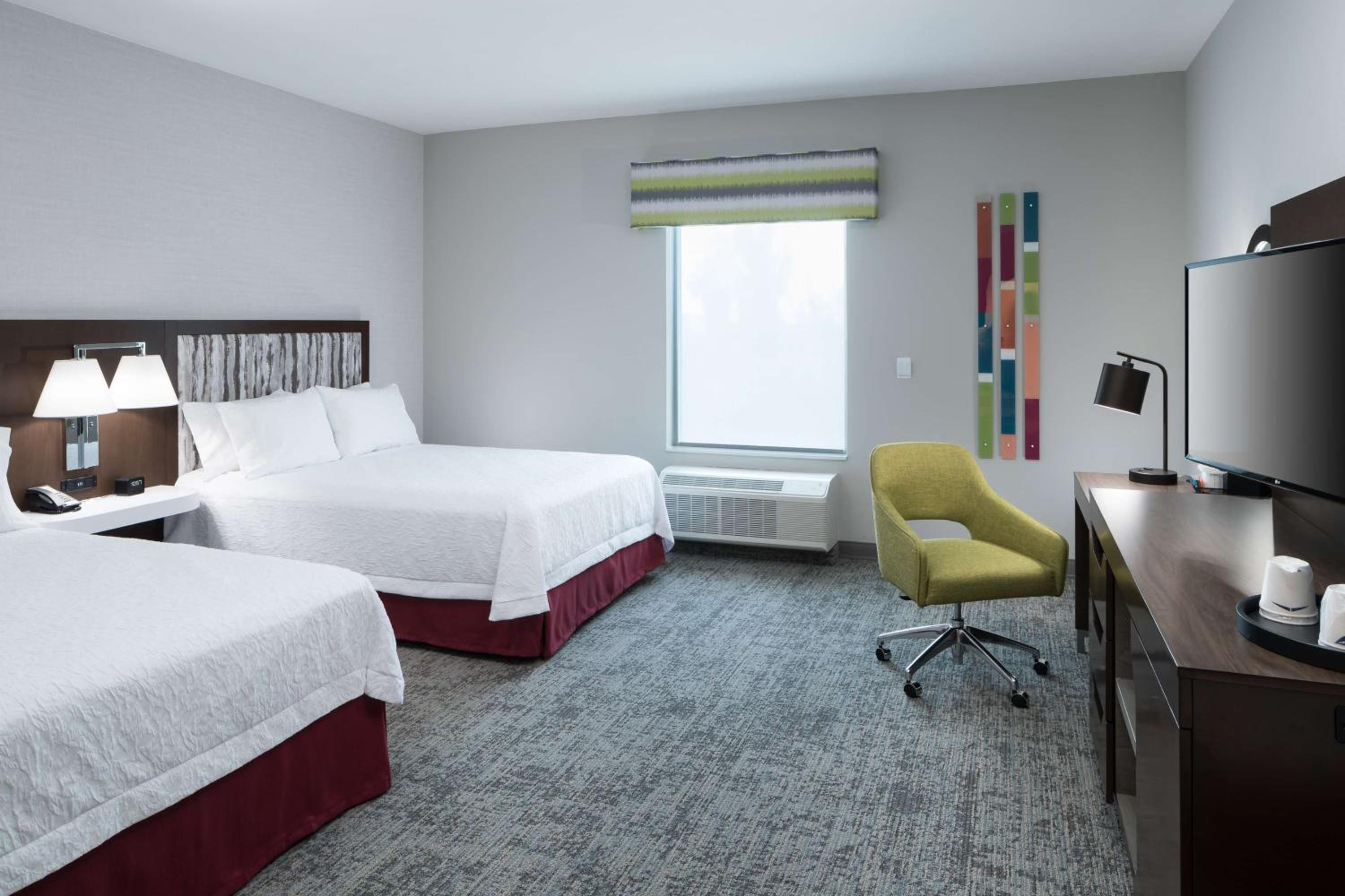 Queen Room with Two Queen Beds - Mobility Access/Non-Smoking - Photo 2