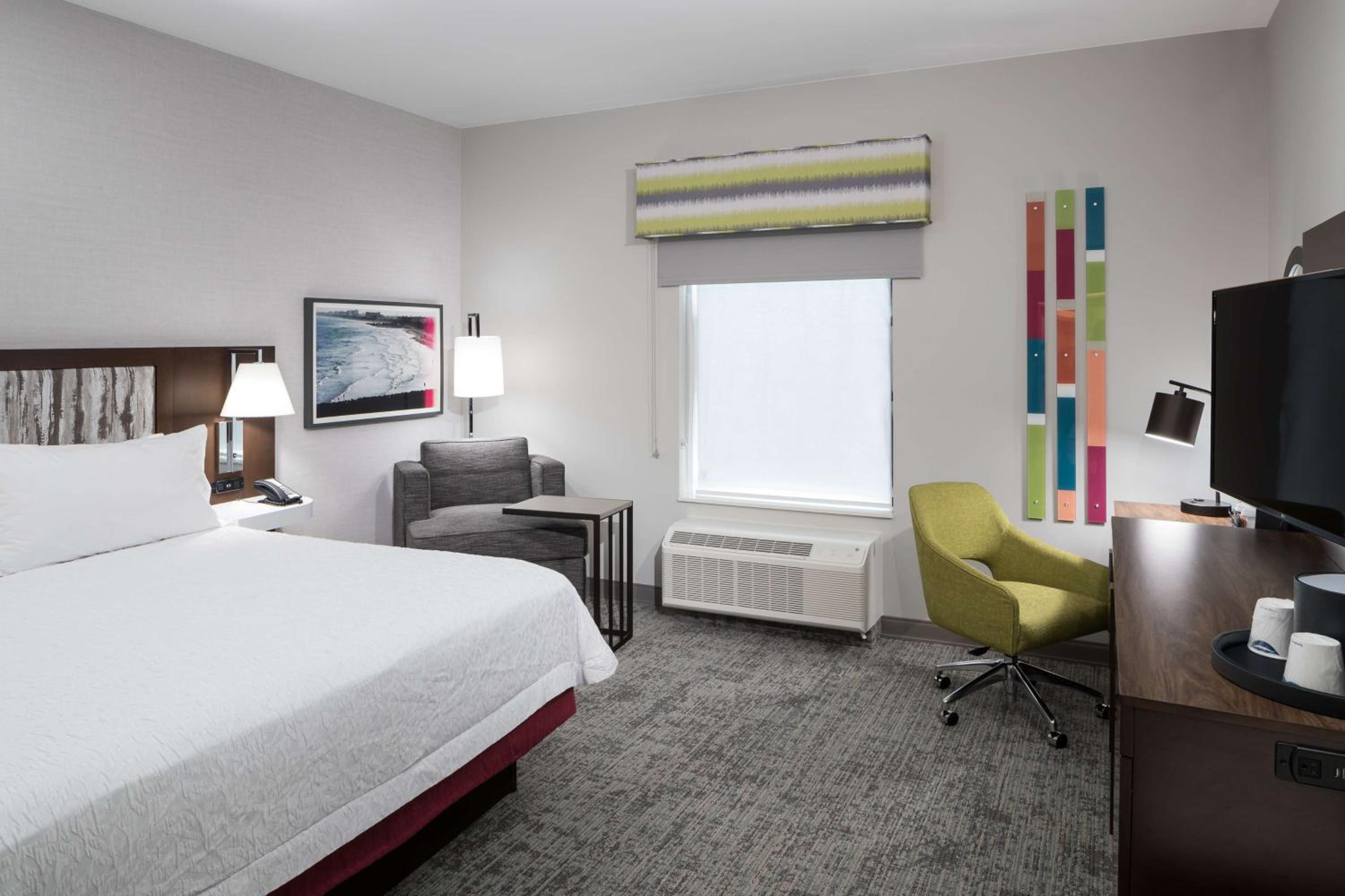 King Room - Non-Smoking - Photo 3