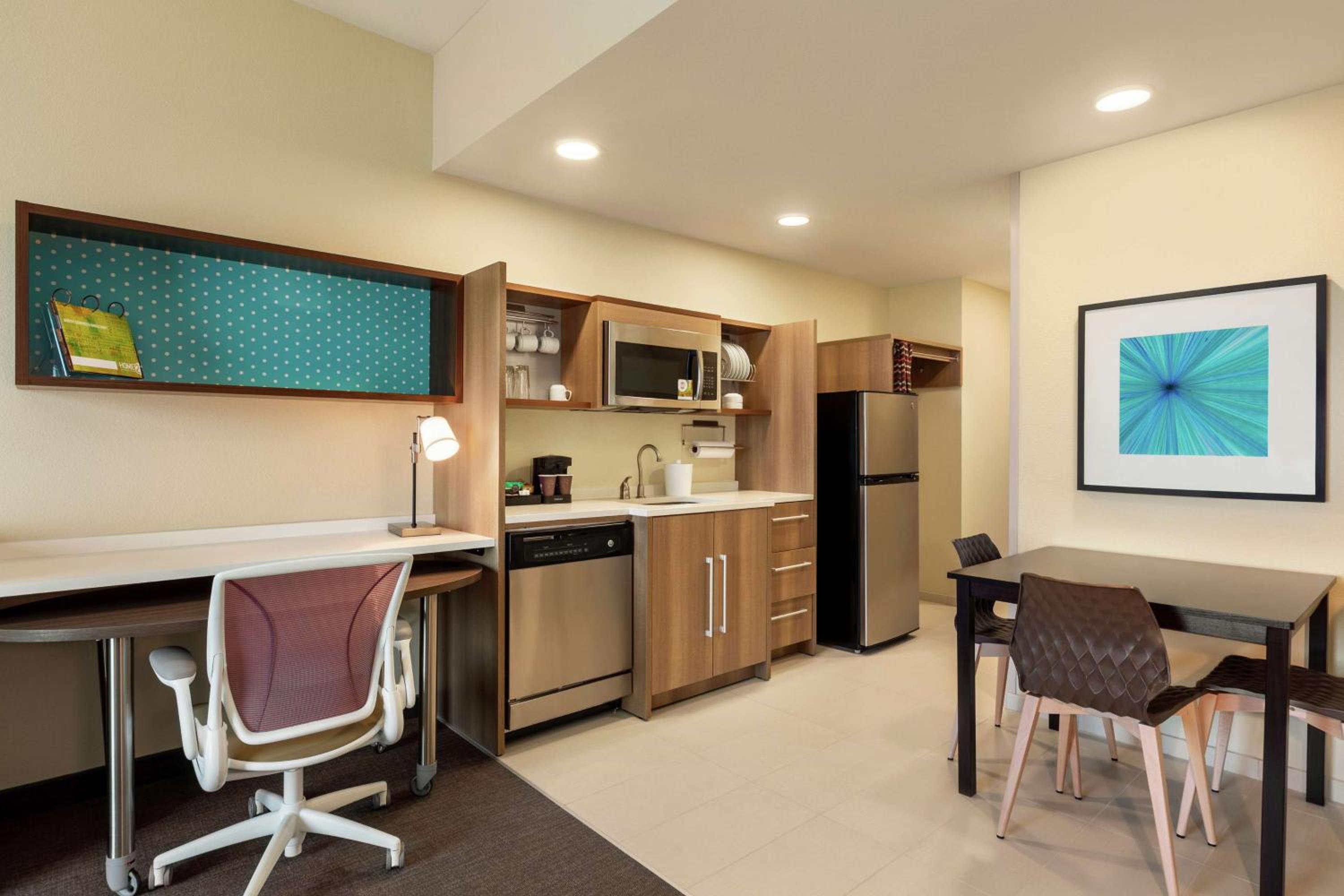 One-Bedroom King Suite - Non-Smoking photo 3