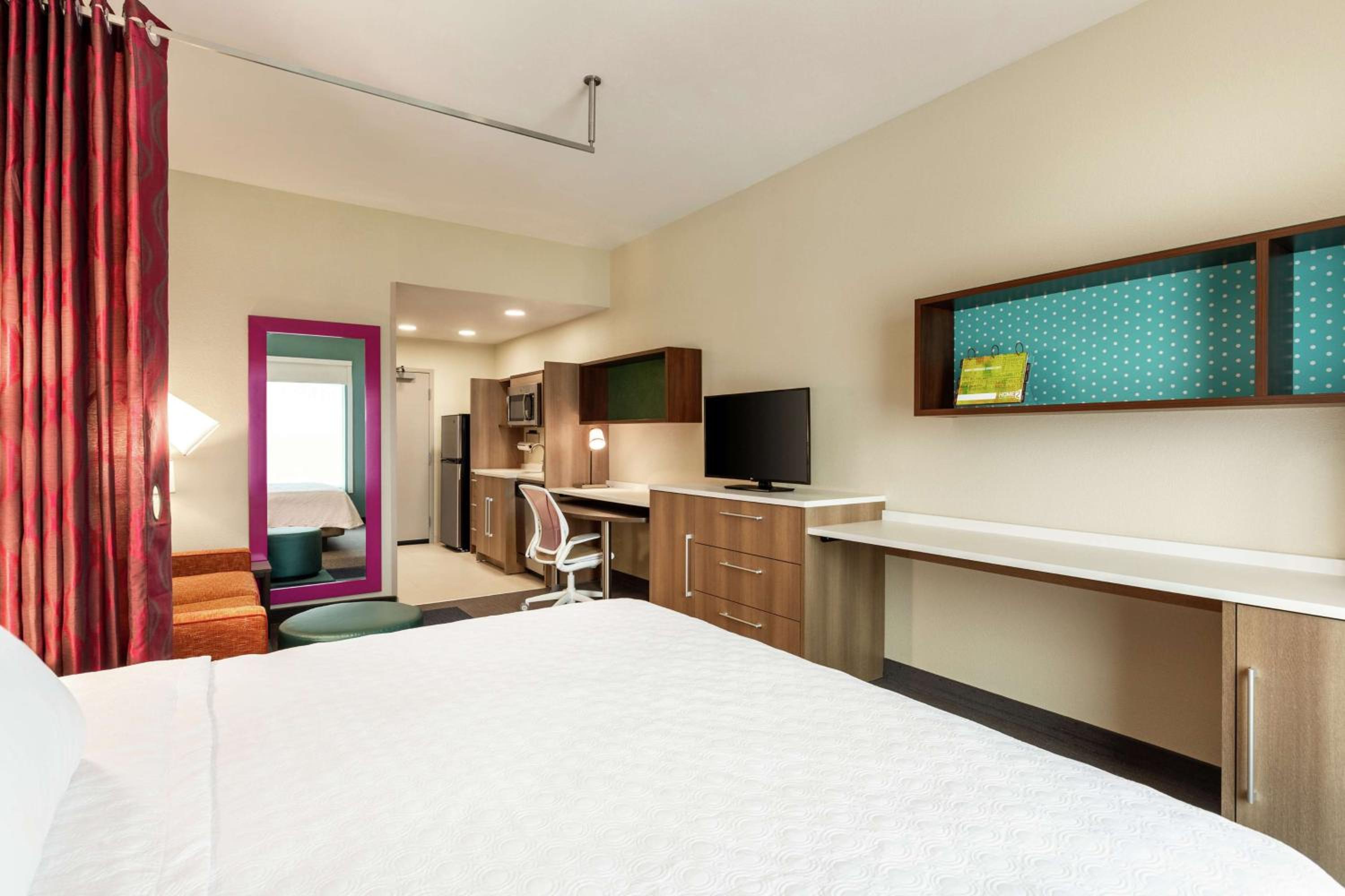 King Studio Suite - Non-Smoking photo 1