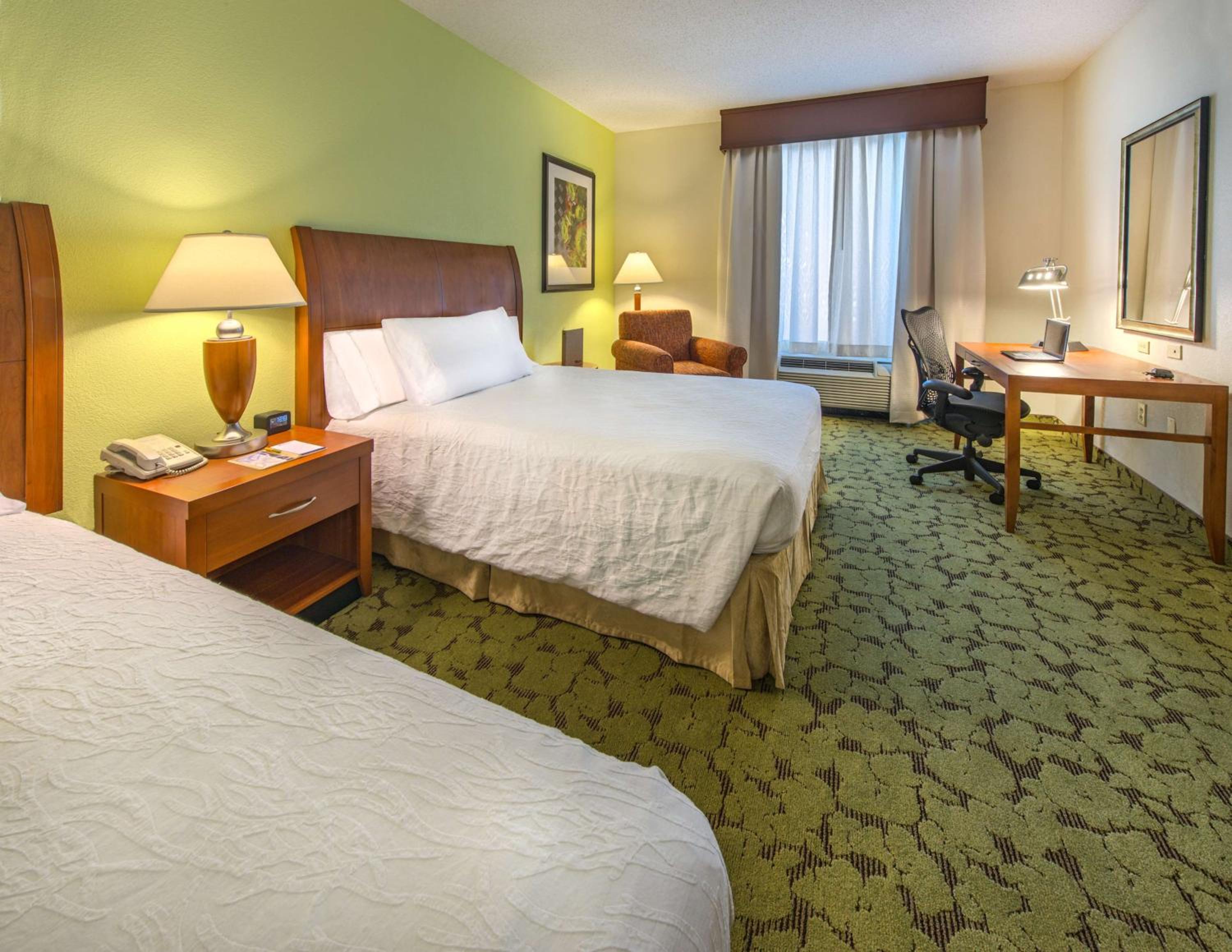 Queen Room with Two Queen Beds - Photo 2
