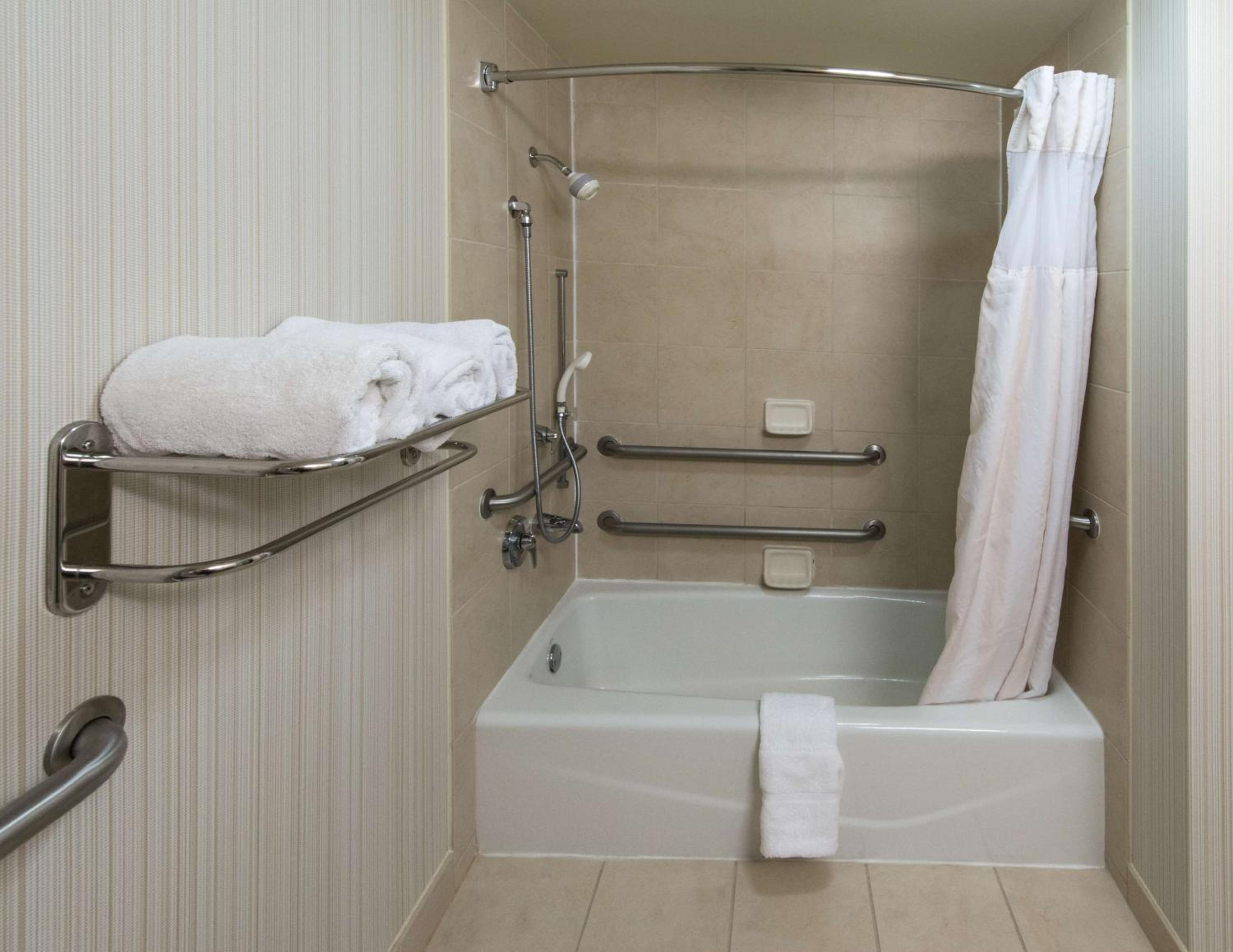 King Room with Bath Tub - Mobility Access - Photo 3