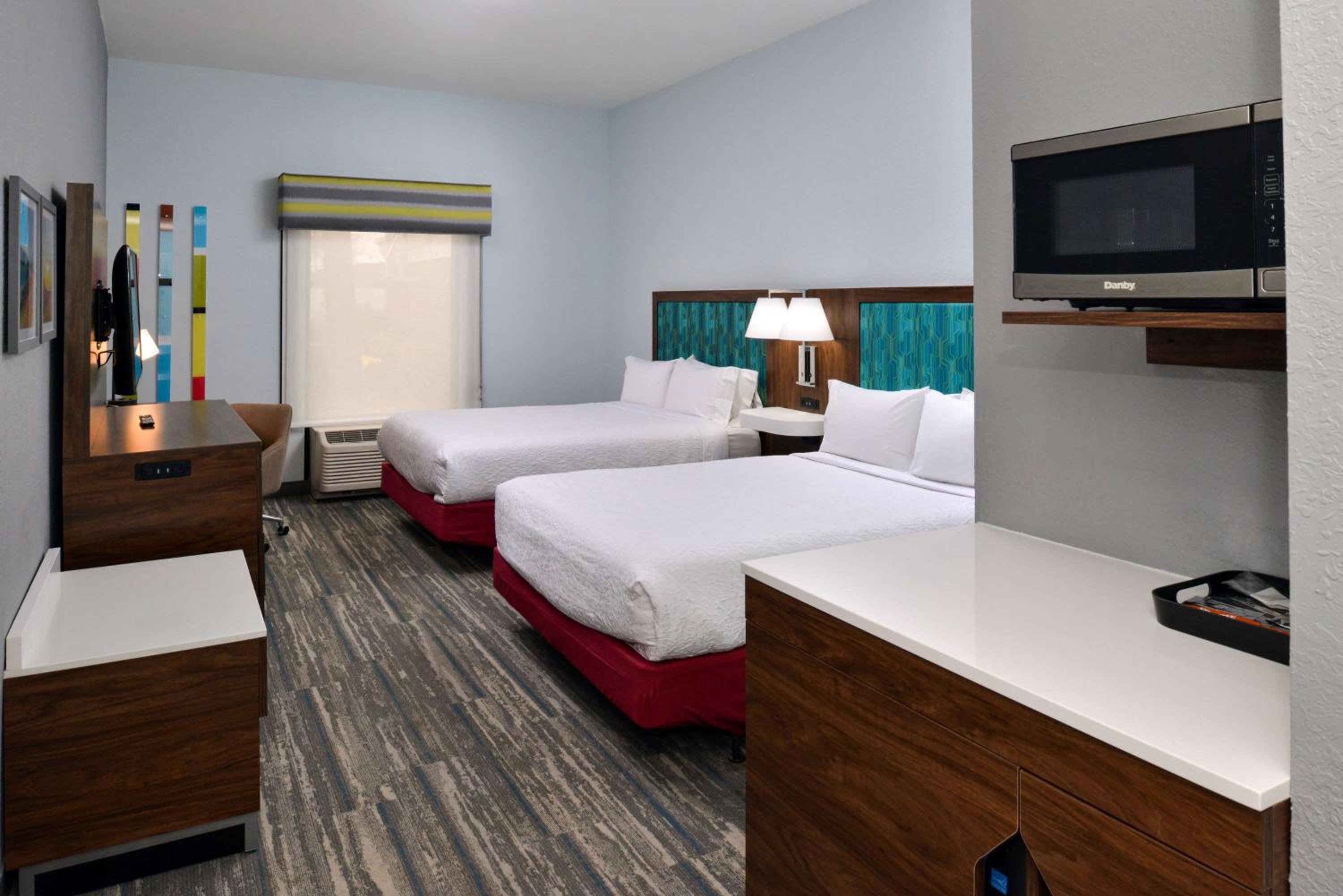 Room with Two Queen Beds - Non-Smoking - Photo 1