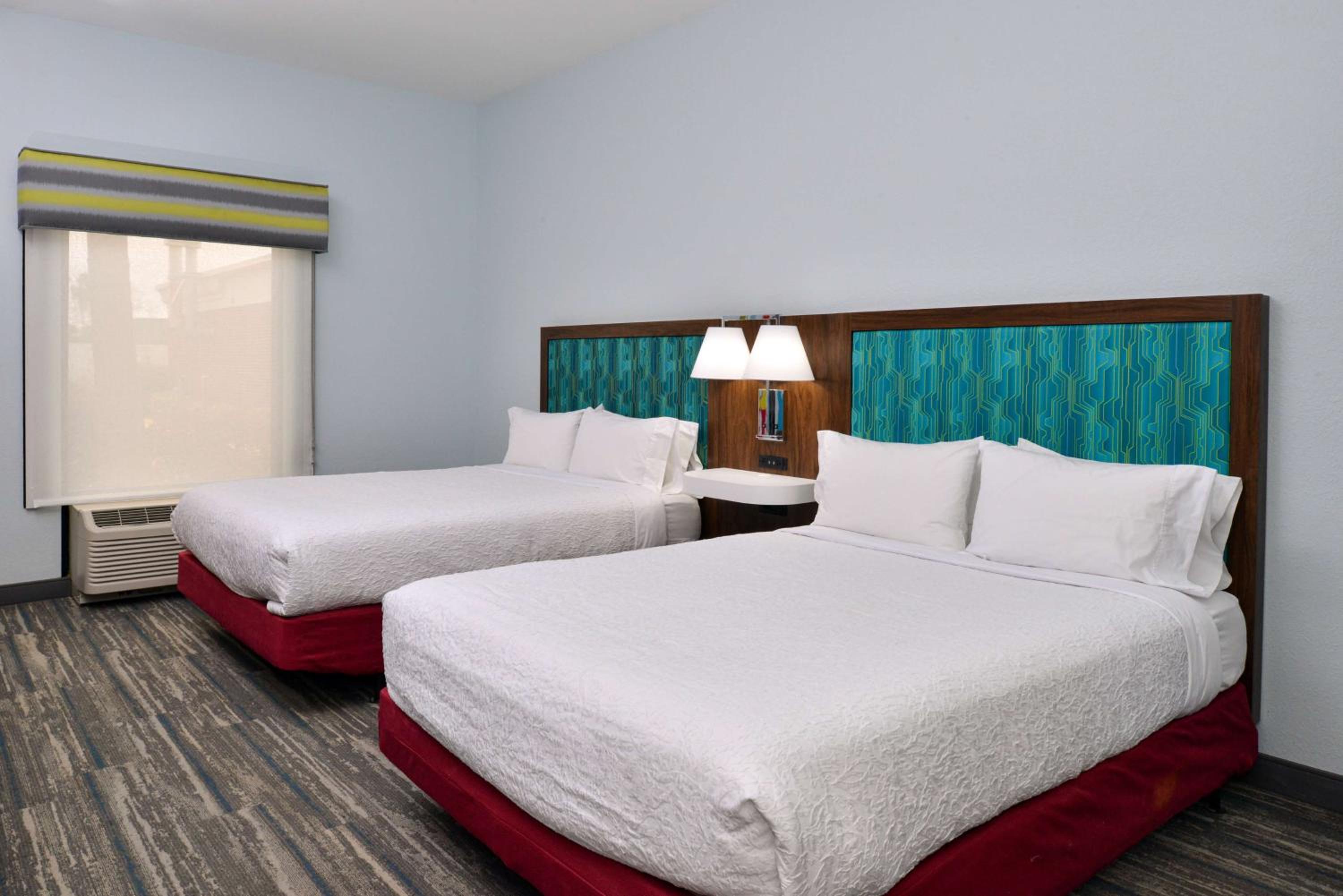 Room with Two Queen Beds - Non-Smoking - Photo 7