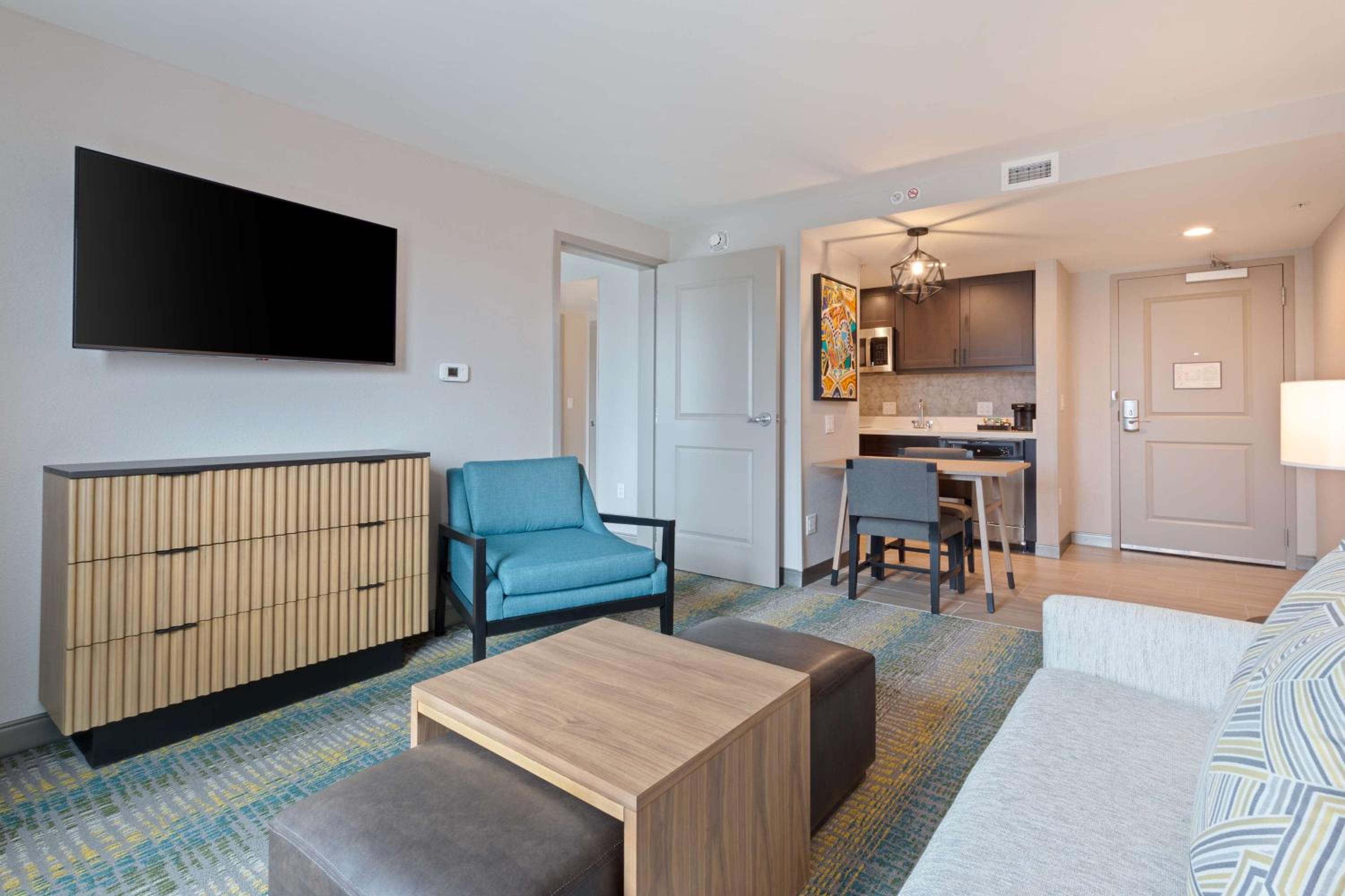 One-Bedroom King Suite - Photo 2
