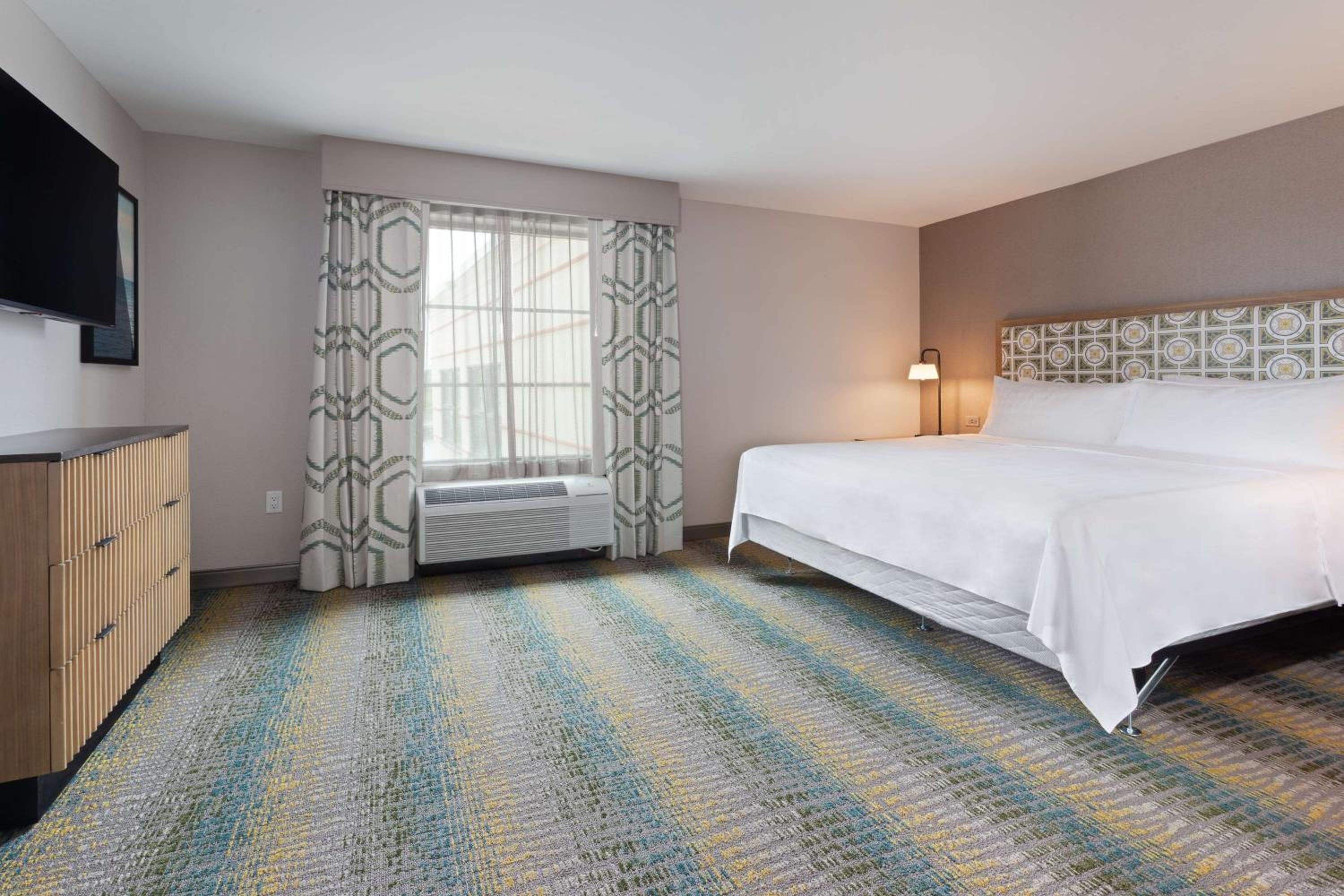 One-Bedroom King Suite - Photo 3
