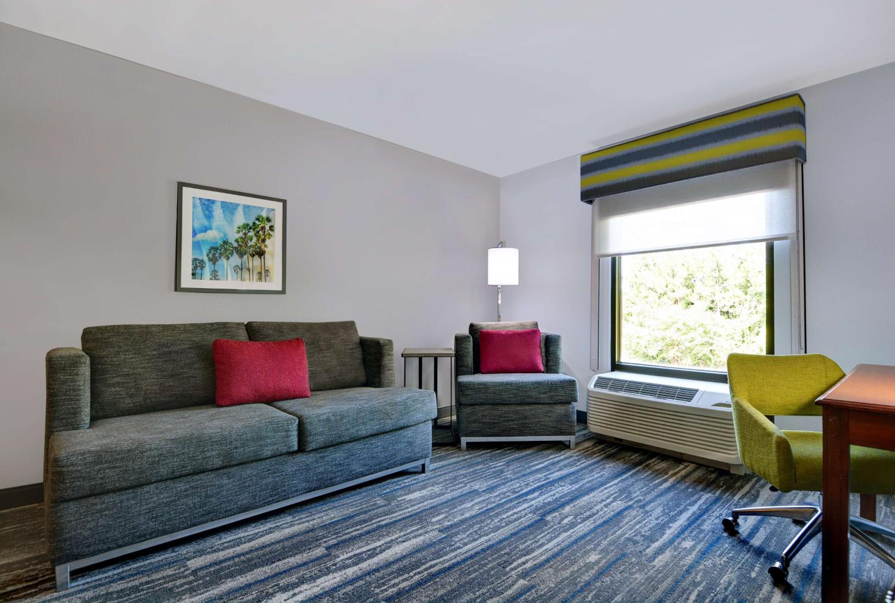King Suite with Sofa Bed - Non-Smoking - Photo 8