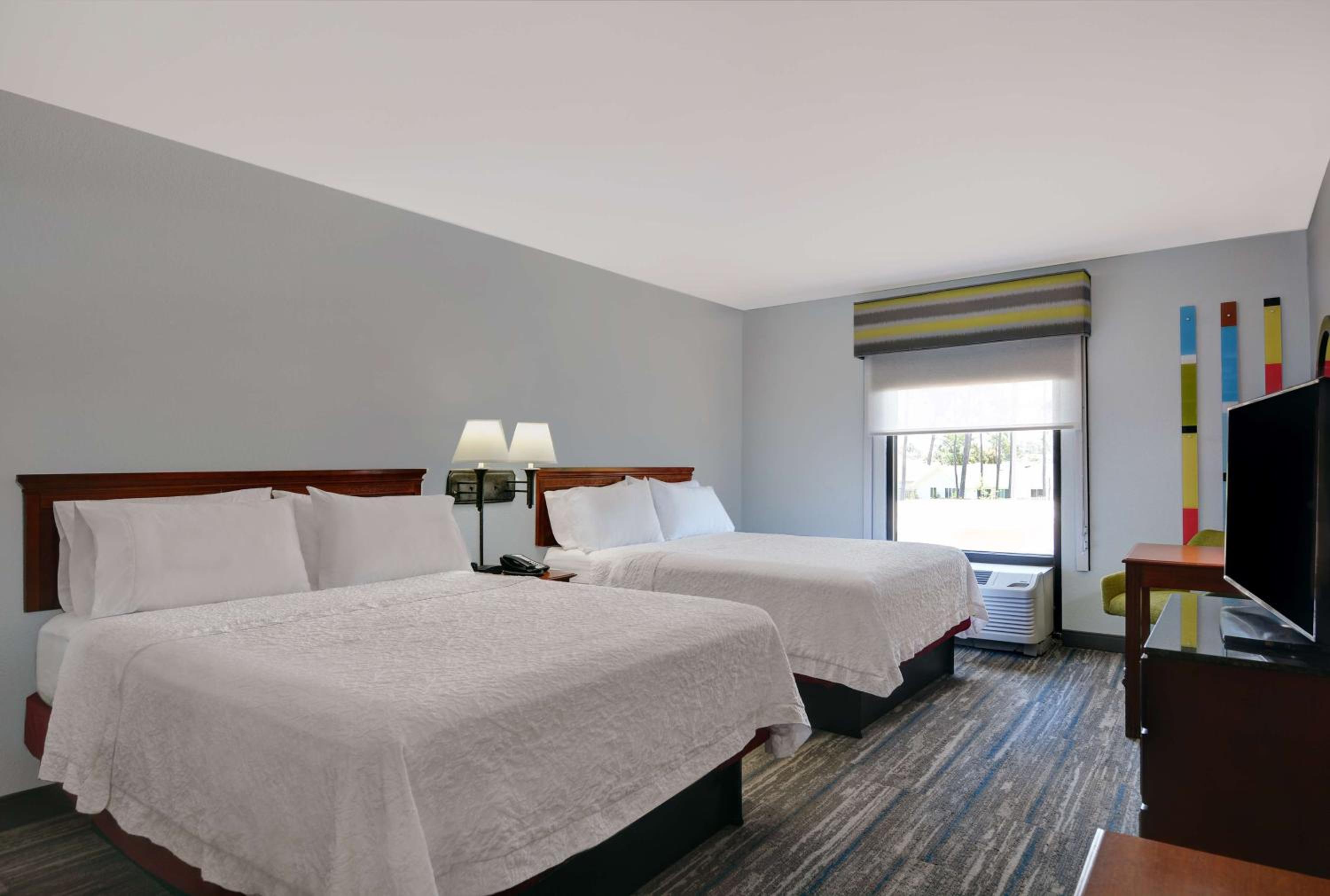 Queen Room with Two Queen Beds - Disability Access/Non-Smoking - Photo 4