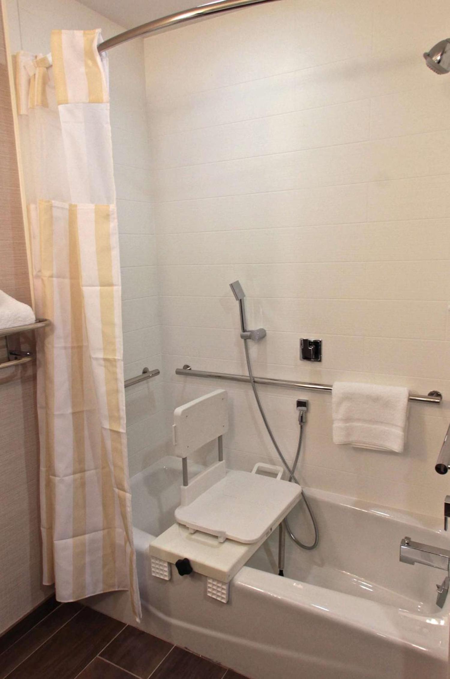 King Room - Hearing Access photo 3