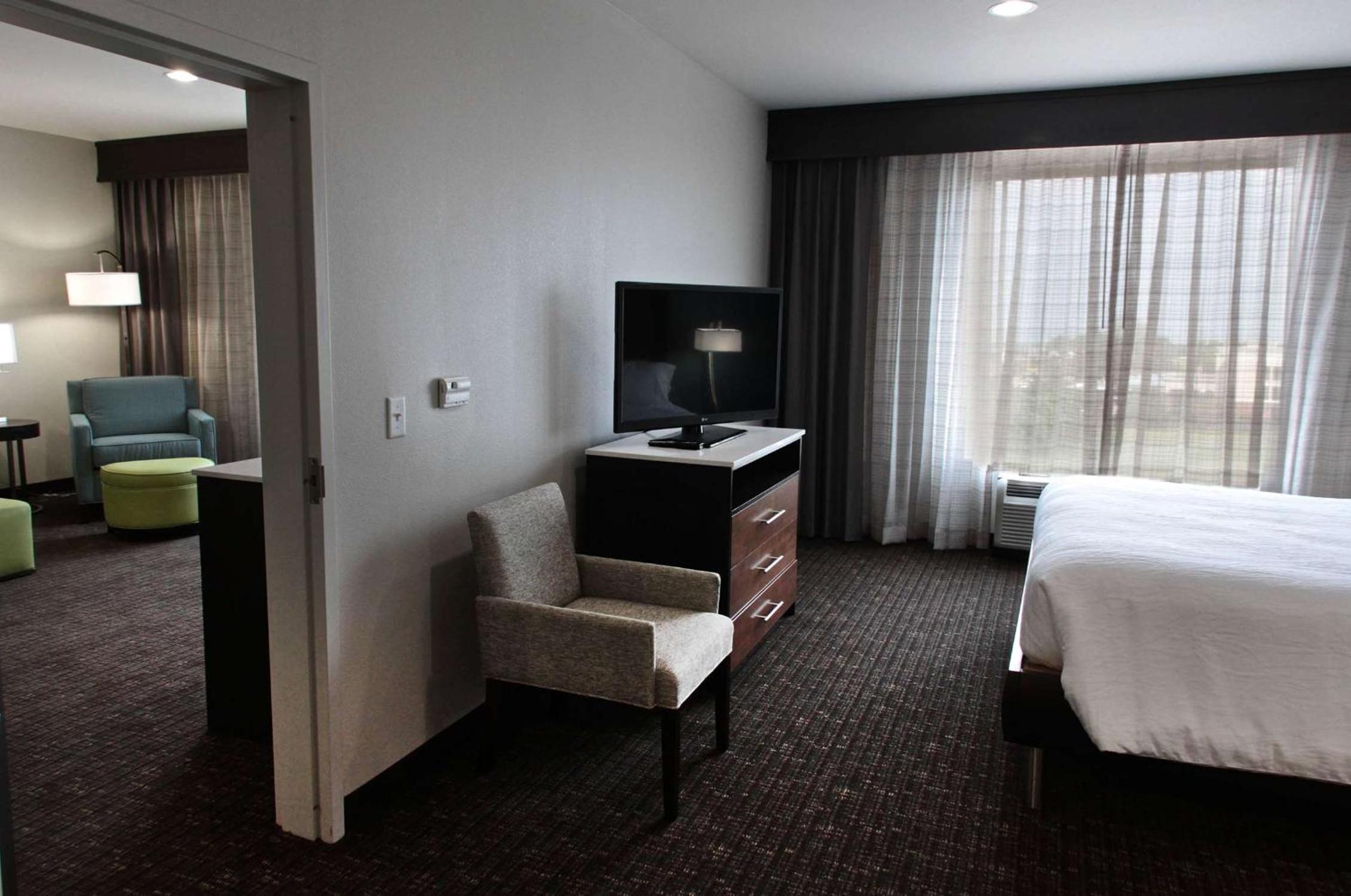 One-Bedroom King Suite photo 3