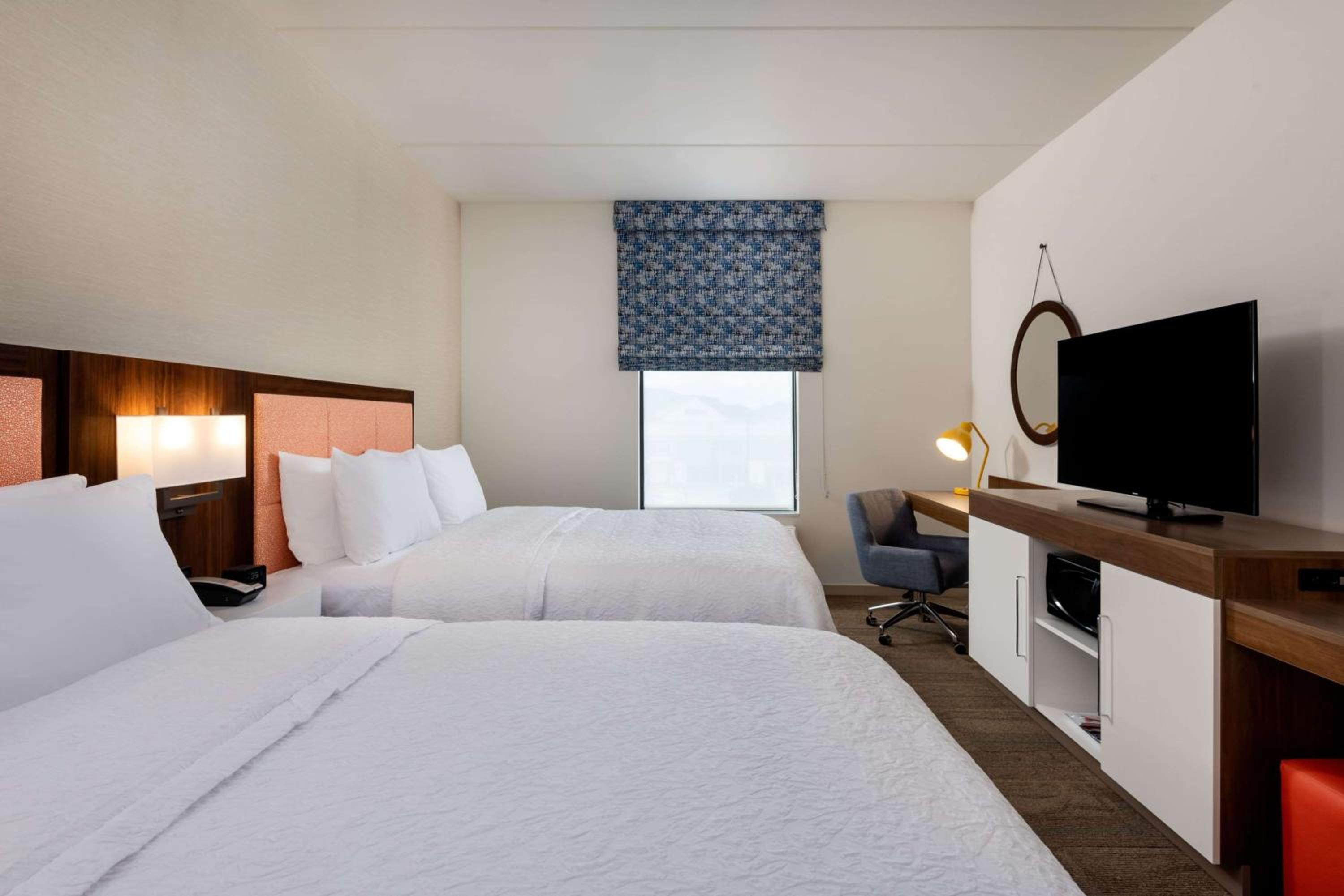 Queen Room with Two Queen Beds and Roll-In Shower - Mobility and Hearing Access/Non-Smoking photo 3