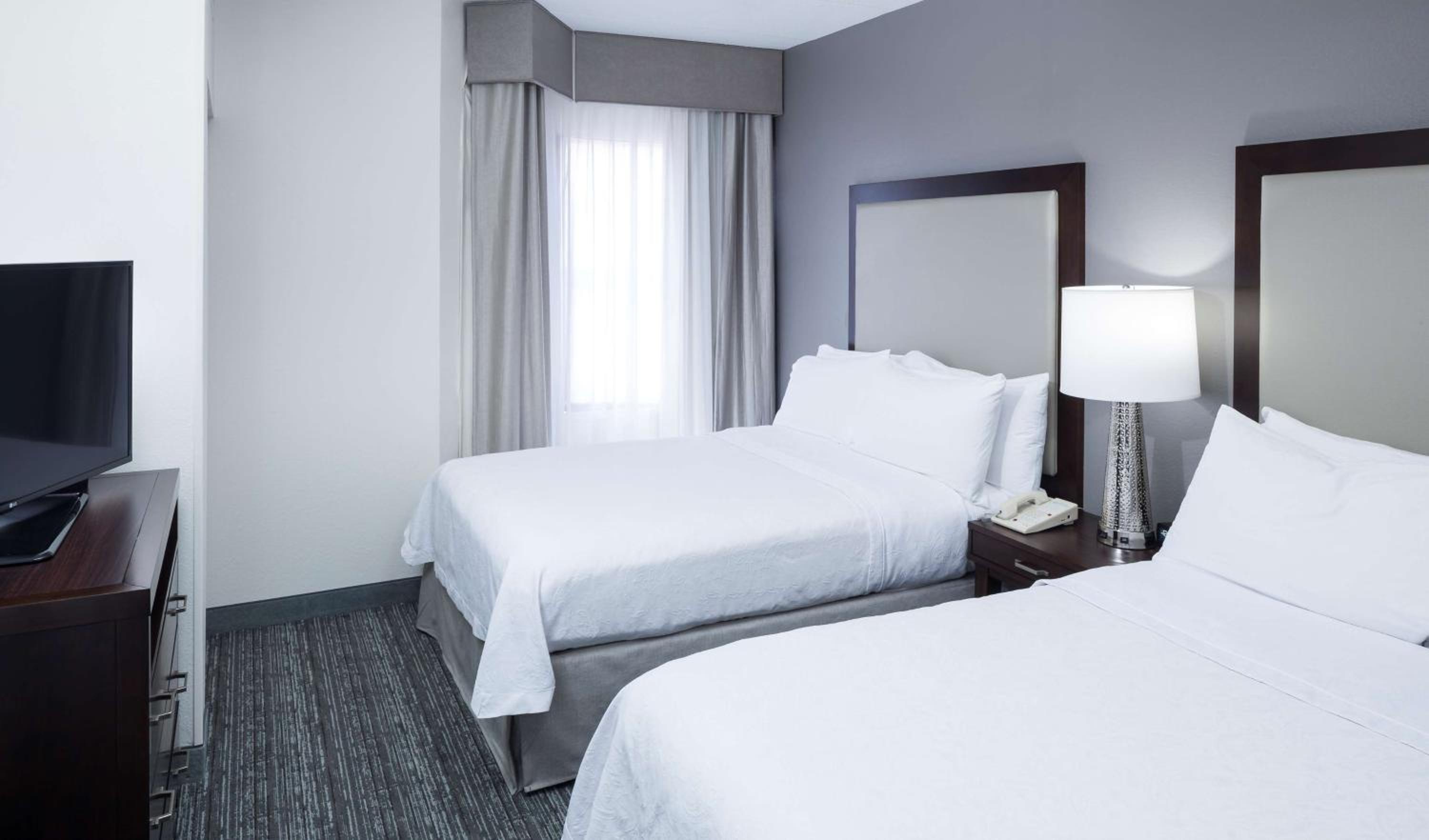 One-Bedroom Suite with Two Double Beds - Non-Smoking - Photo 2