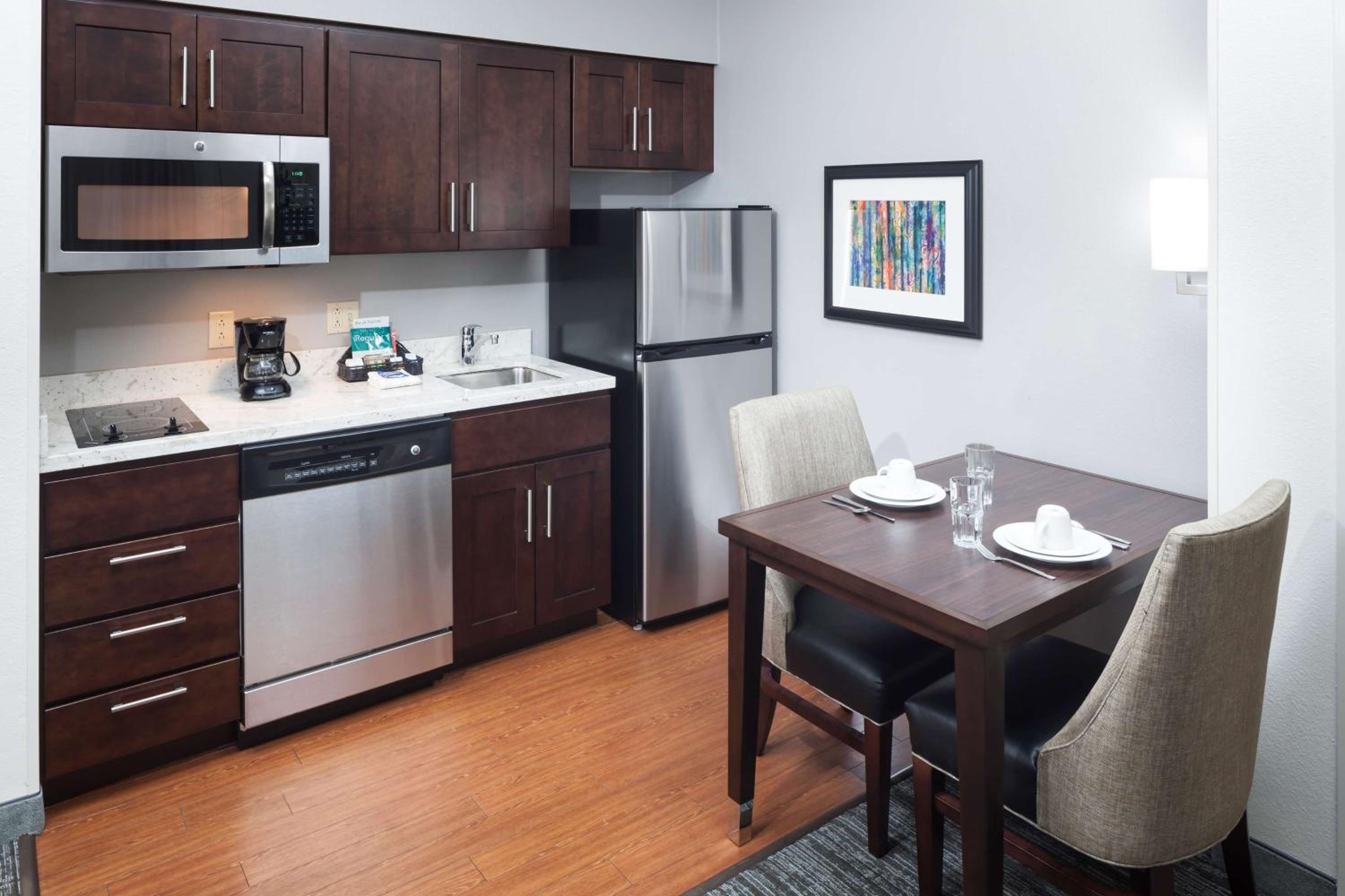 One-Bedroom King Suite - Non-Smoking - Photo 3