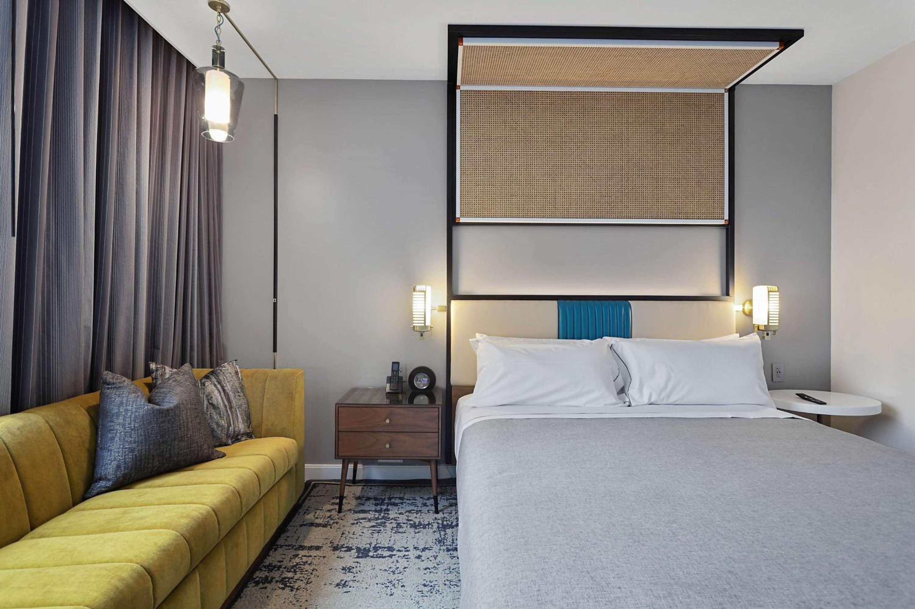 King Corner Room with Sofa Bed - Photo 1