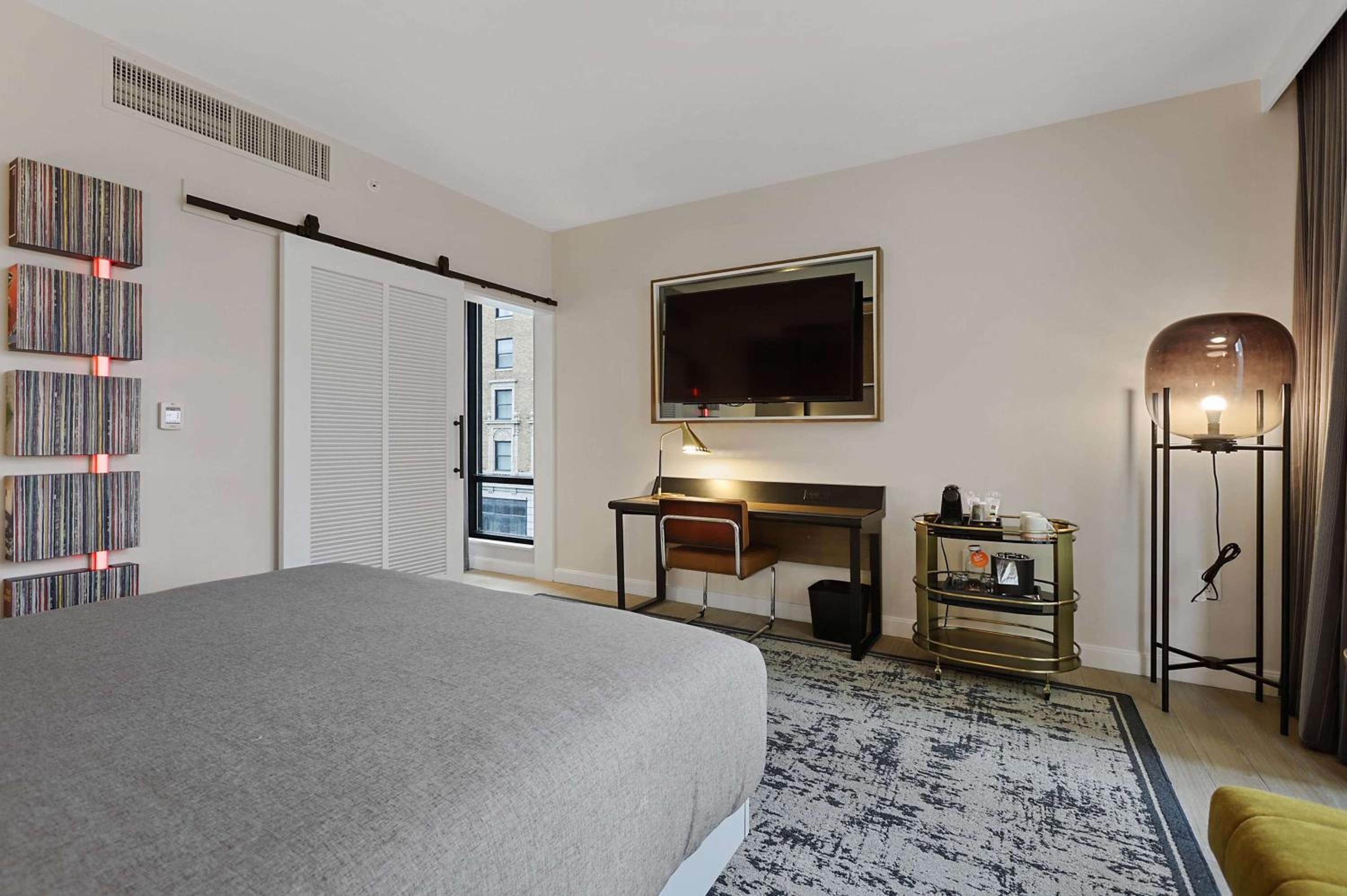 Corner King Room - Photo 1