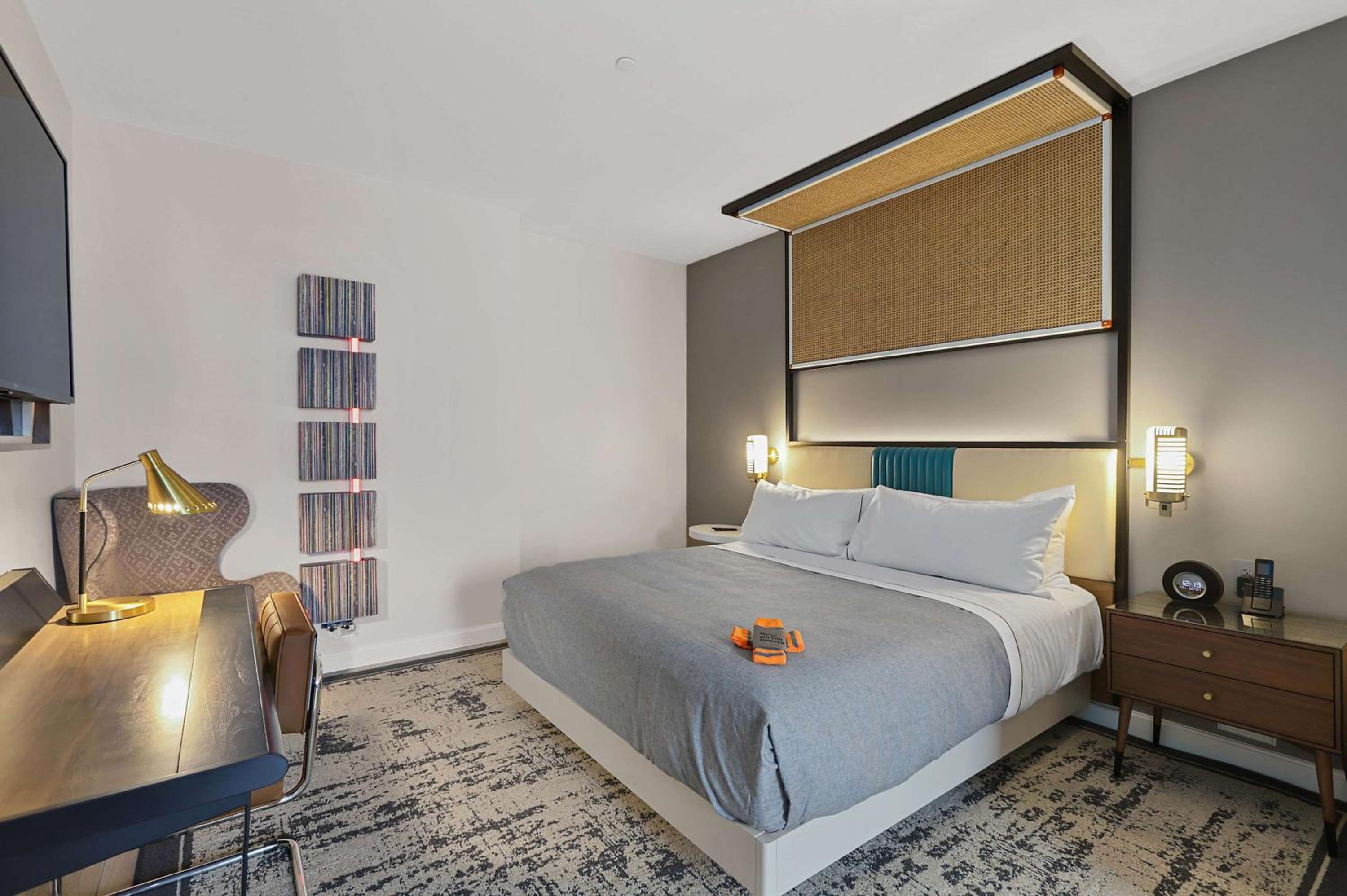 Deluxe King Room - Photo 1