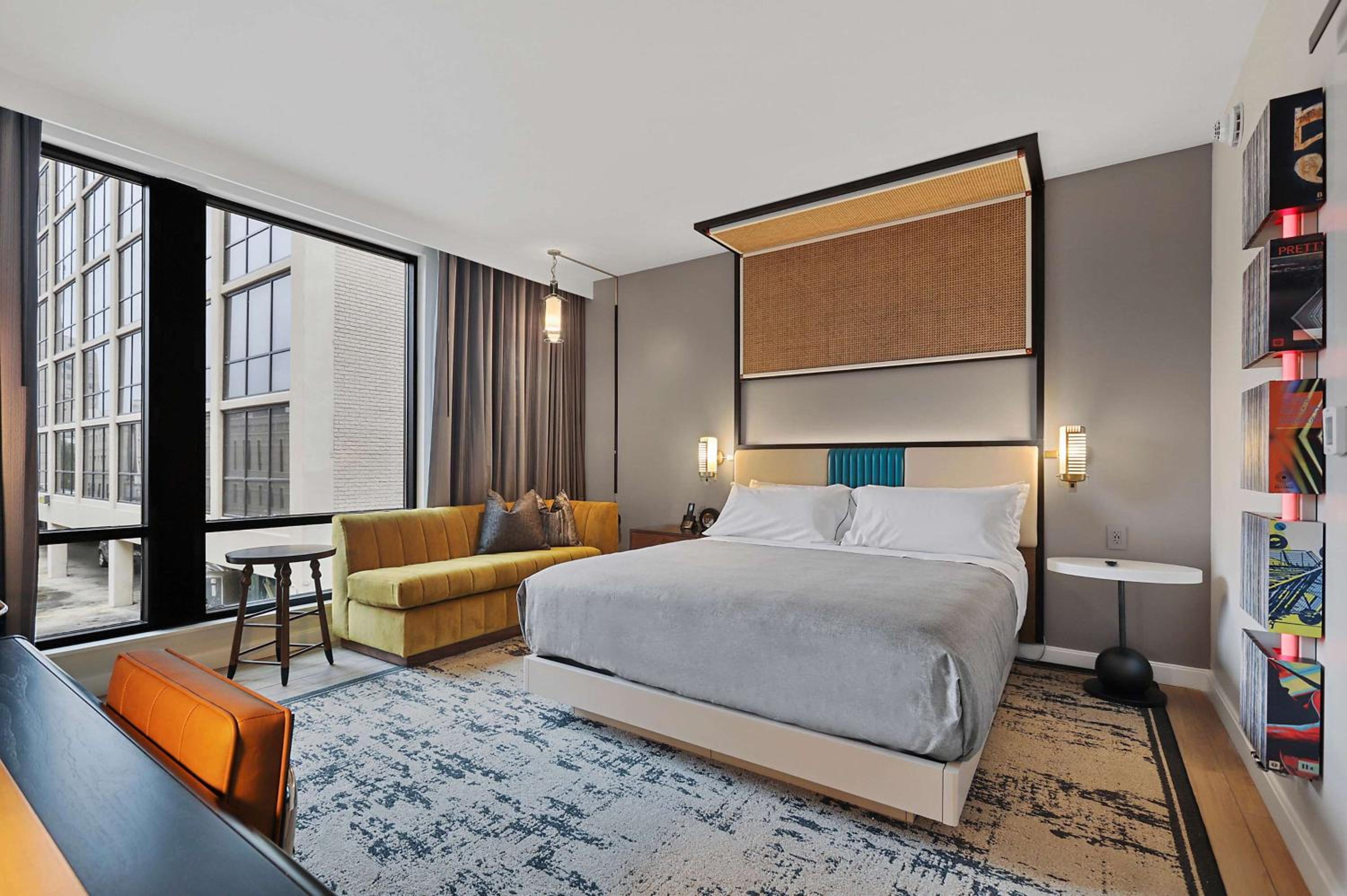 King Corner Room with Sofa Bed - Photo 3