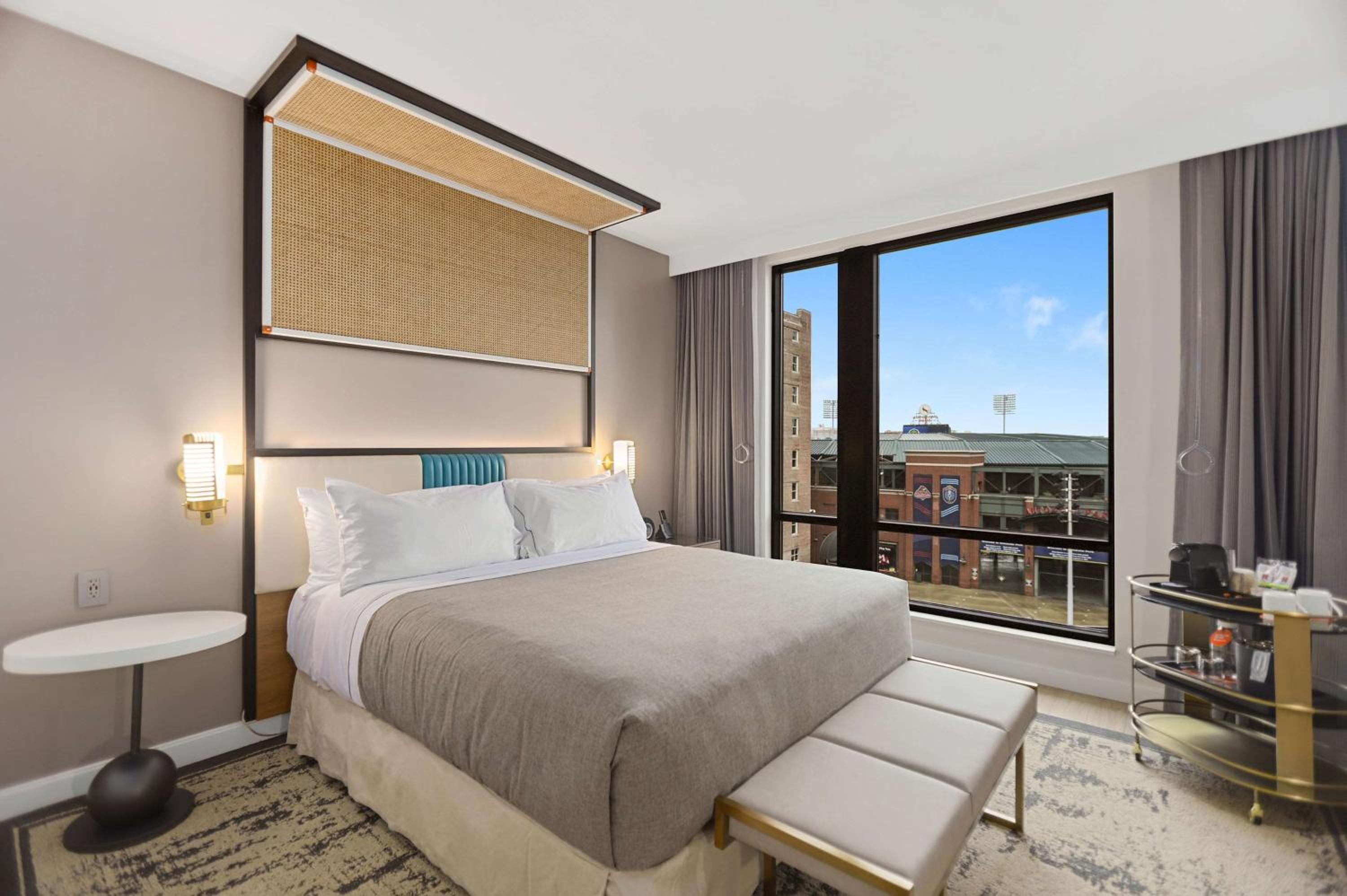 Premium King Room - Hearing Access - Photo 2