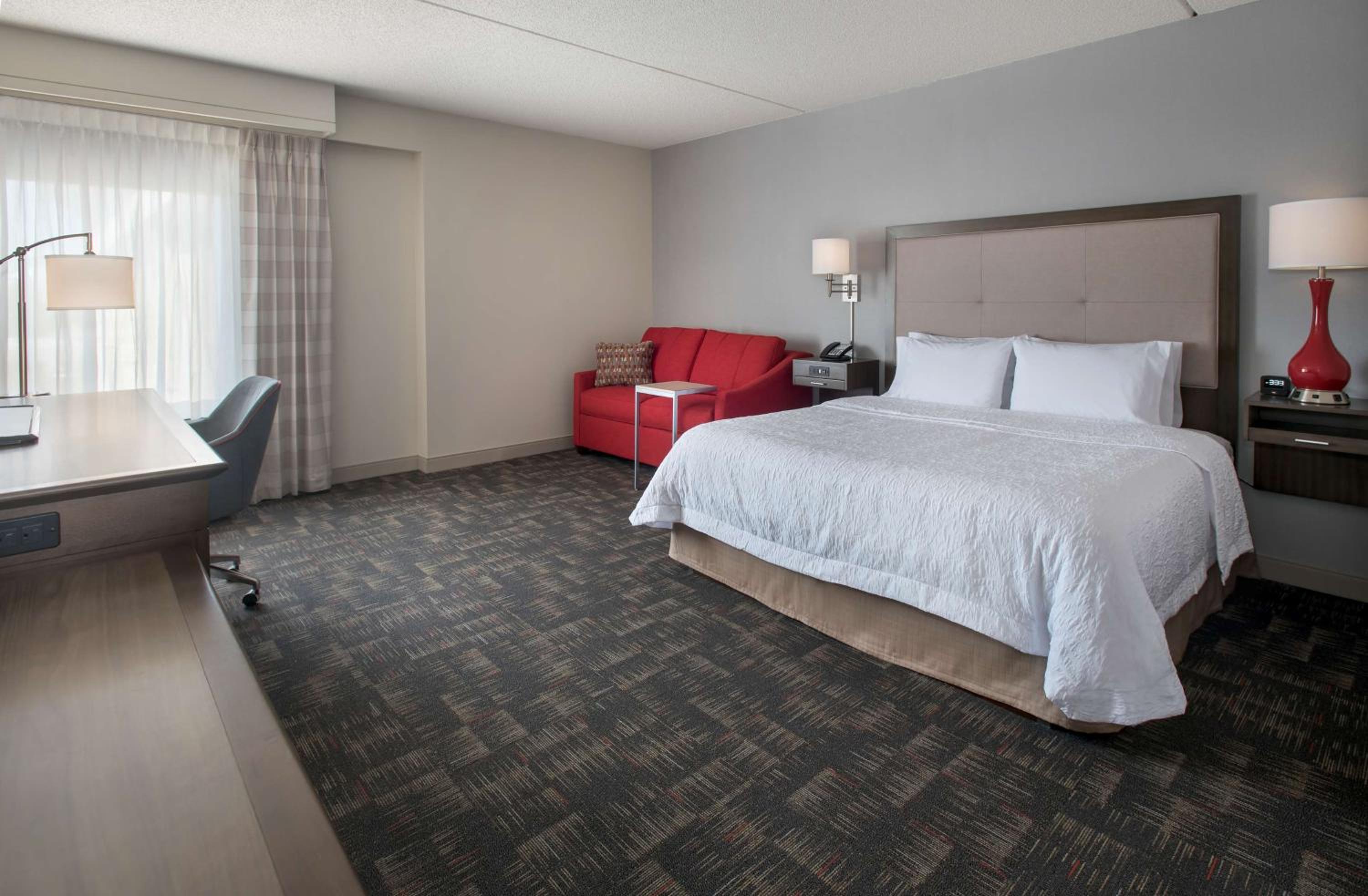 King Room with Accessible Tub - Mobility and Hearing Access/Non-Smoking