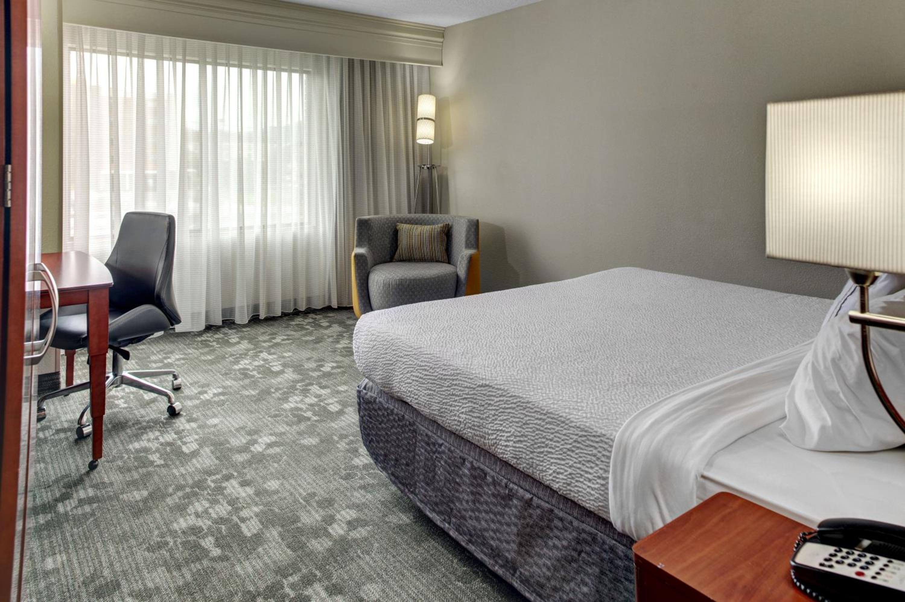 King Room with Sofa Bed - Photo 1