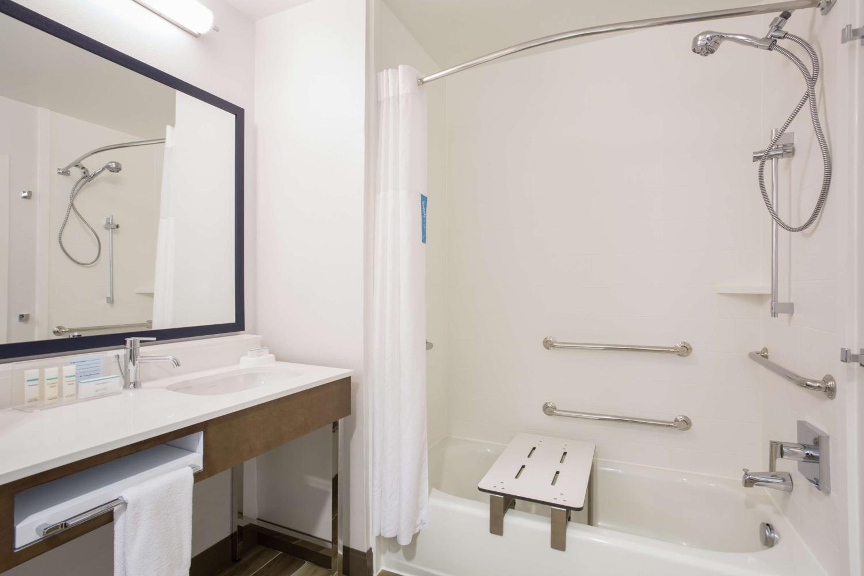 Queen Room with Two Queen Beds - Mobility Access/Non-Smoking