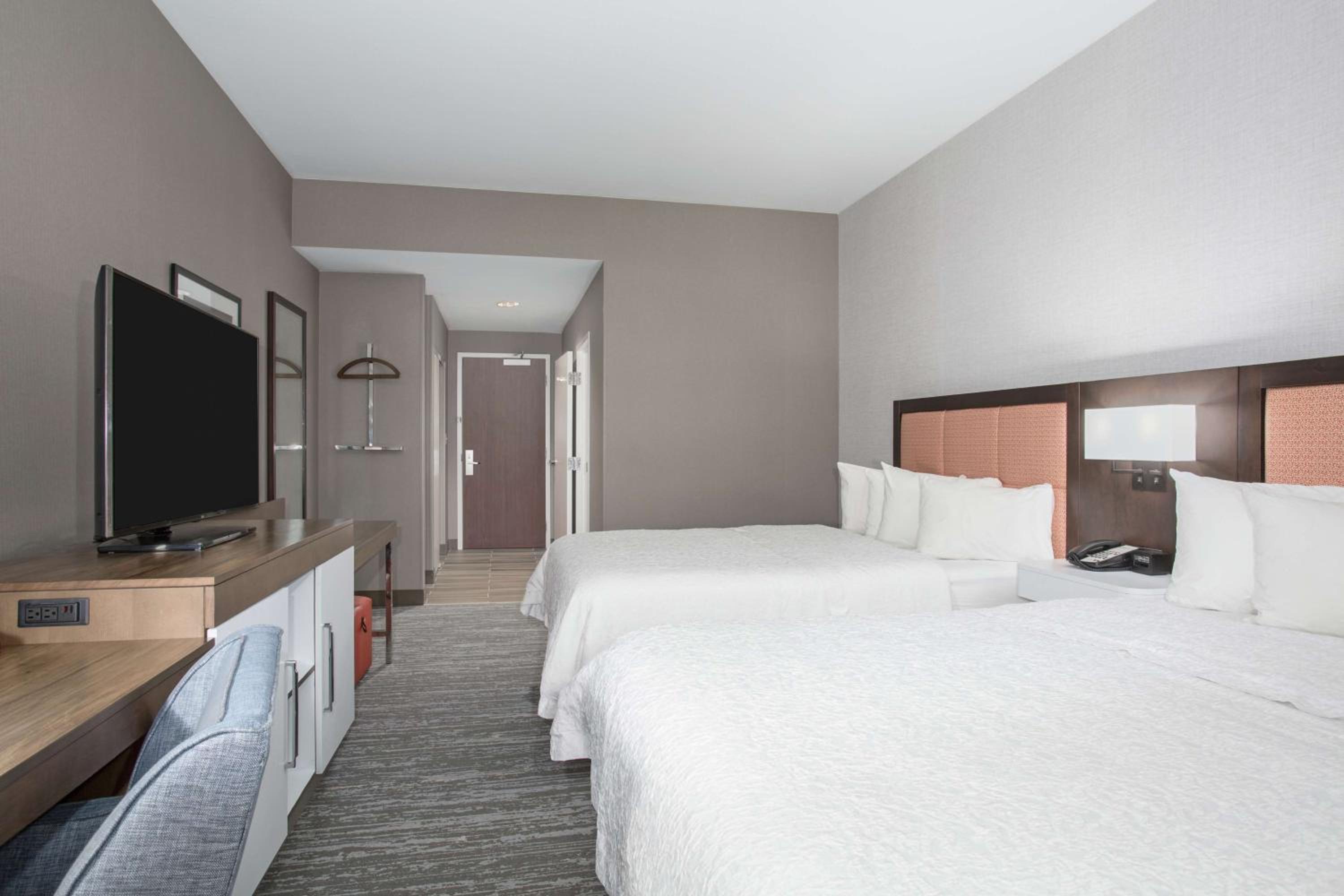 Room with Two Queen Beds - Non-Smoking