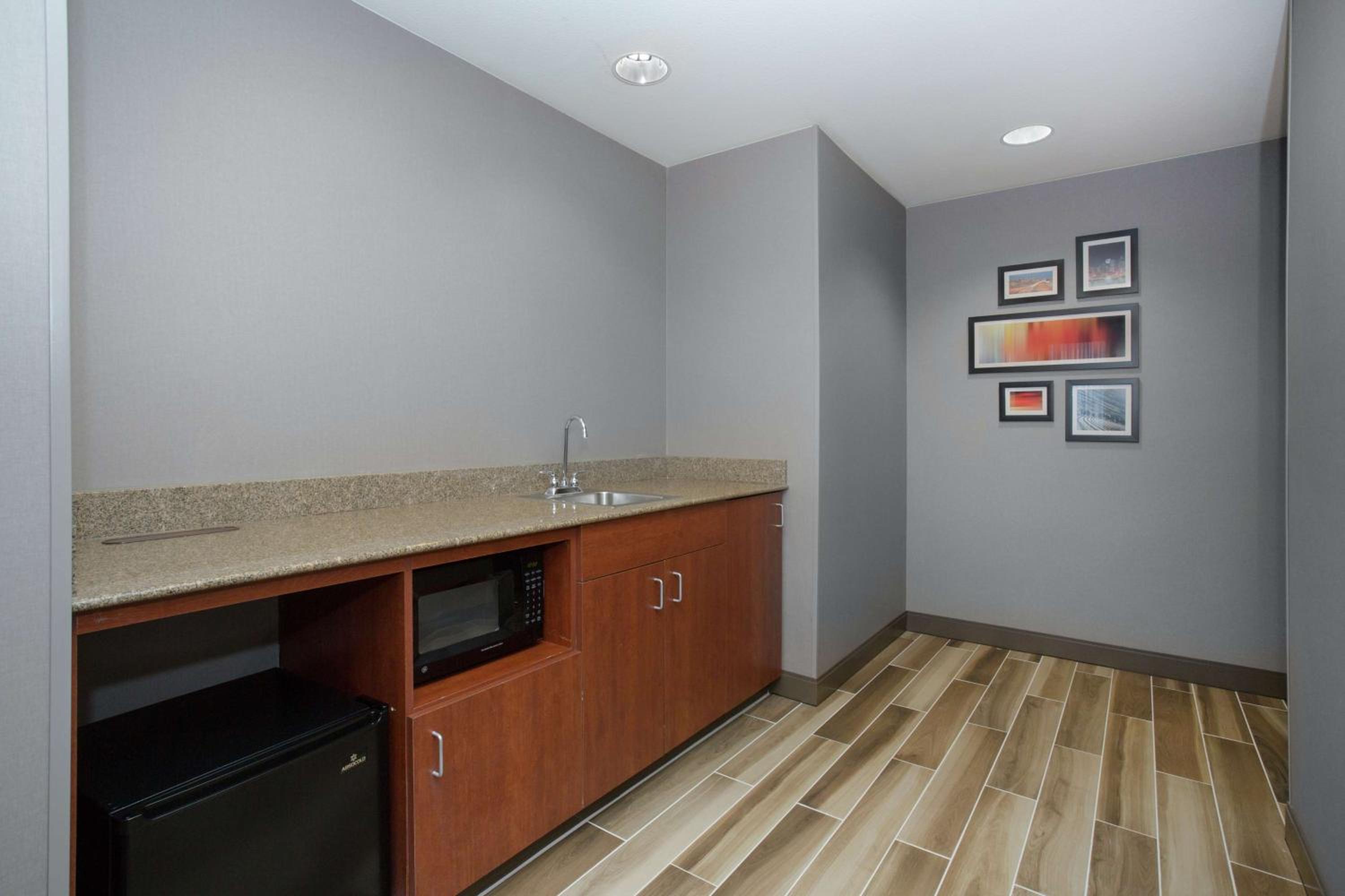 Queen Studio Suite with Two Queen Beds and Sofa Bed - Non-Smoking