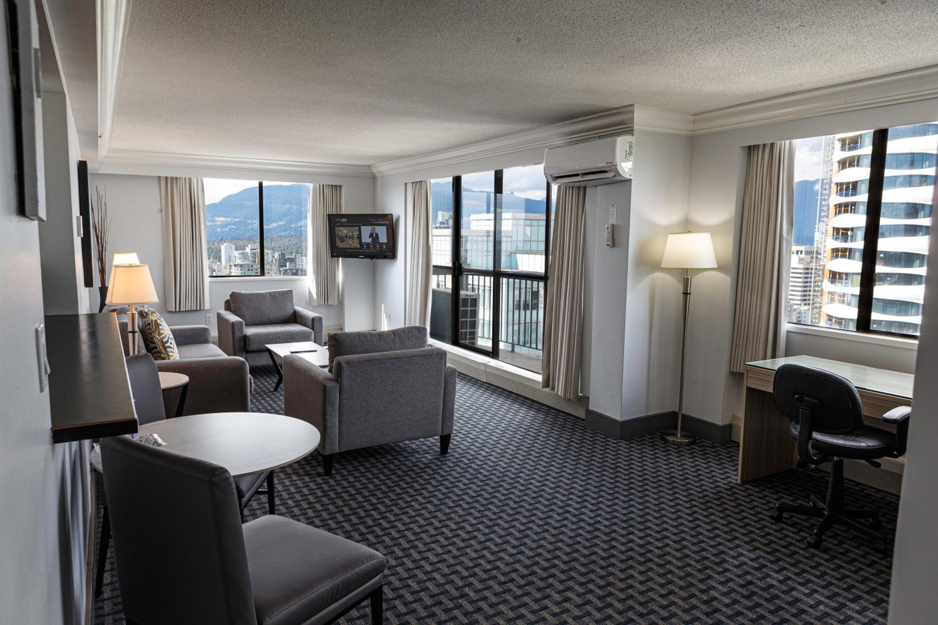 Executive Suite - Photo 17