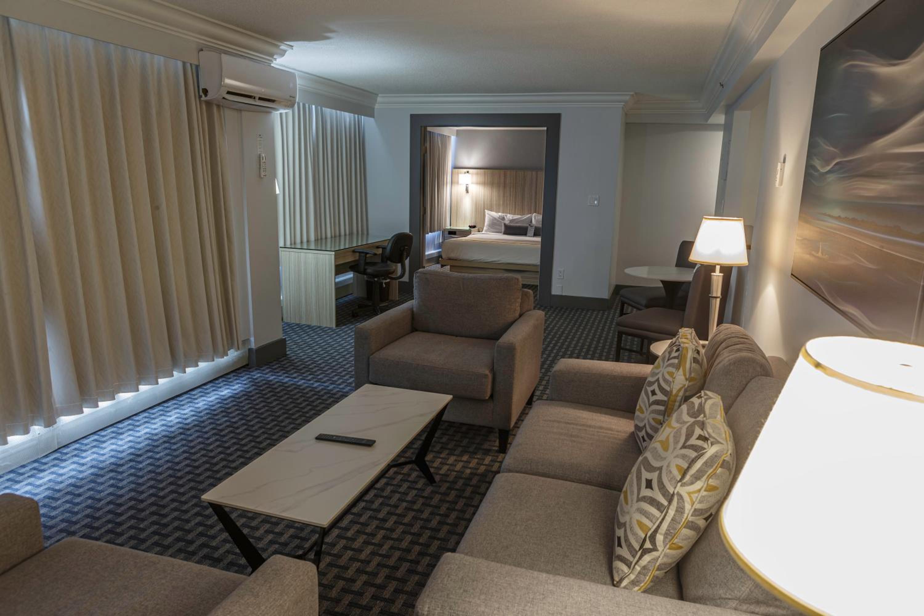 Executive Suite - Photo 16