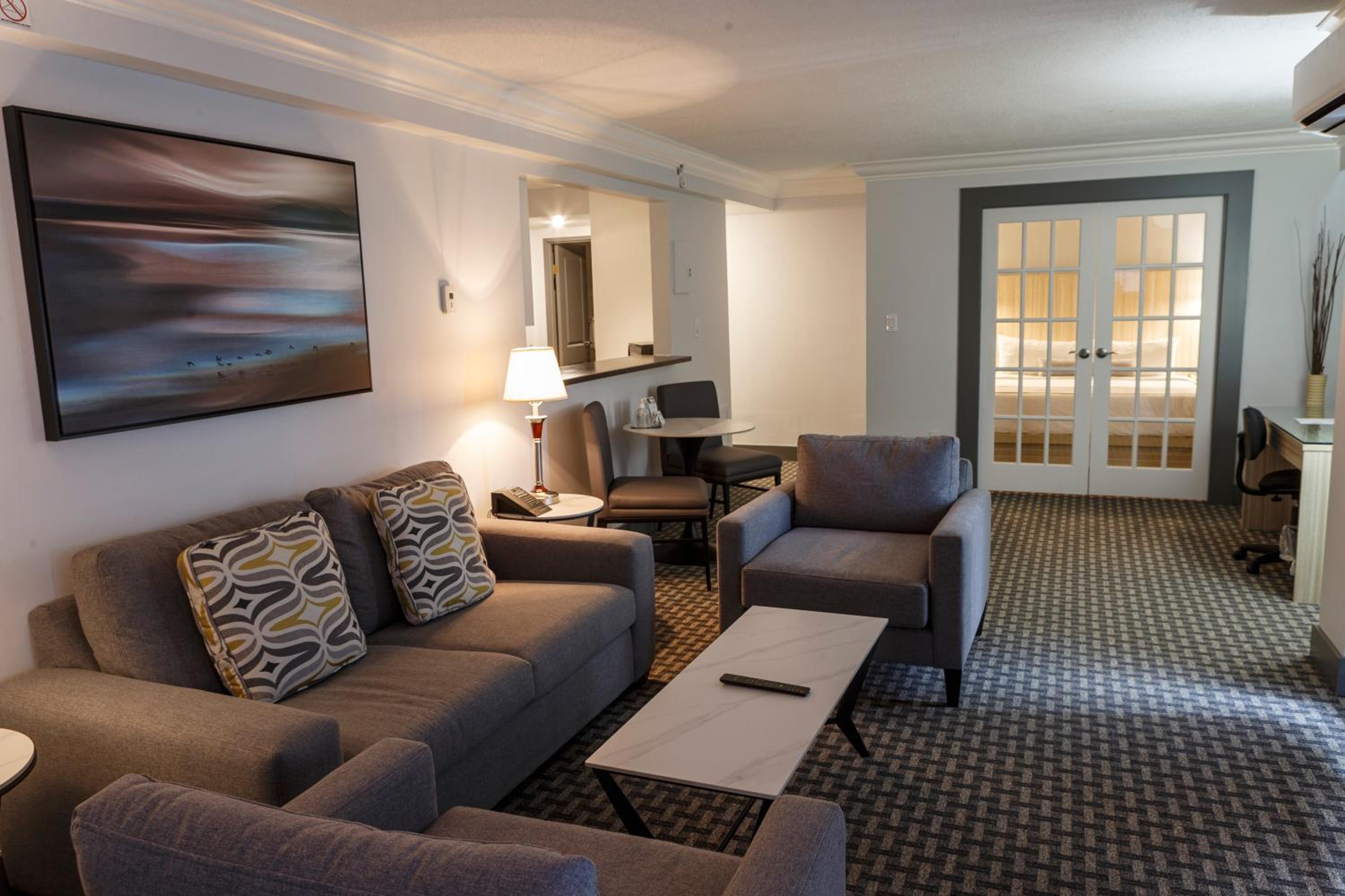 Executive Suite - Photo 13