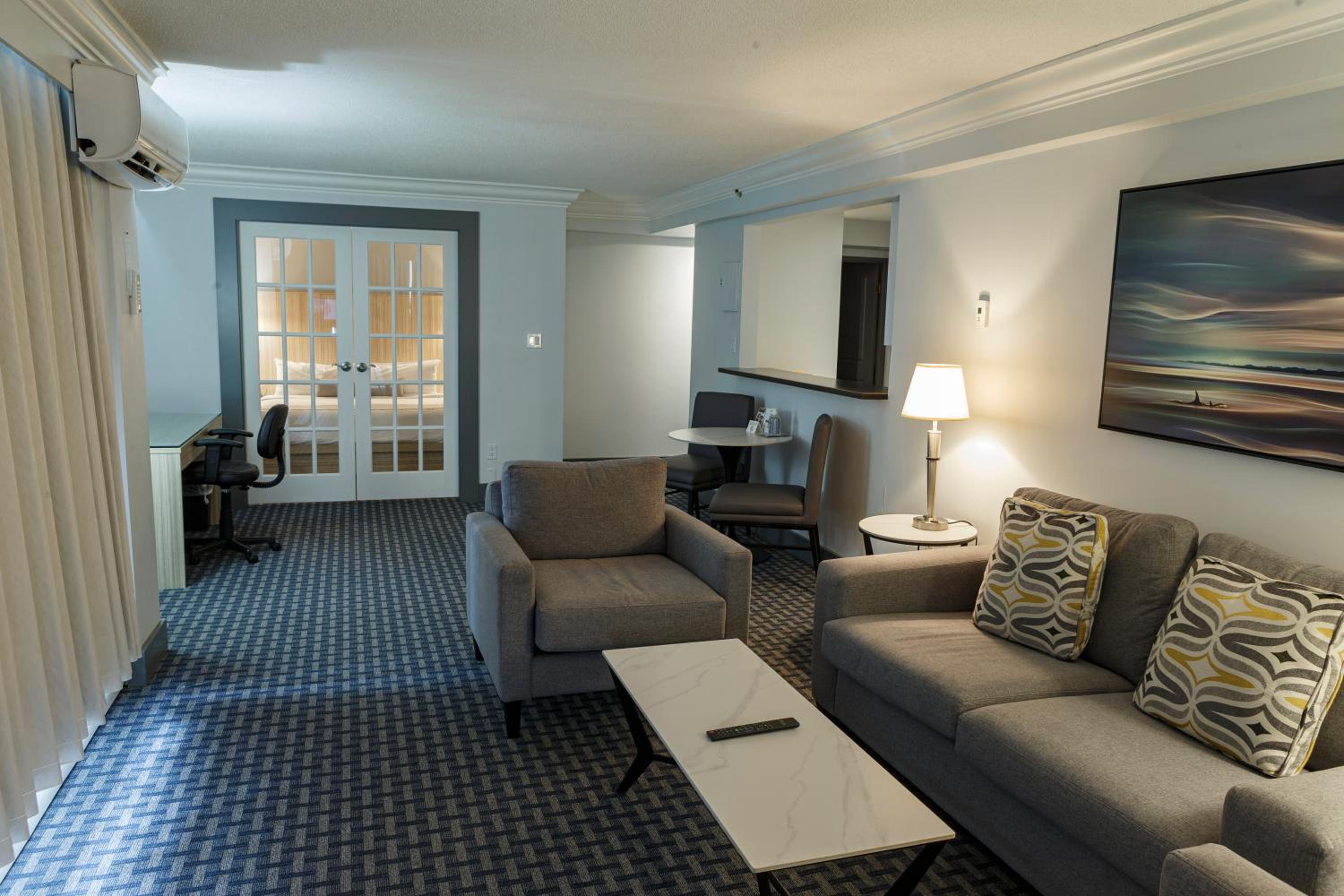 Executive Suite - Photo 12