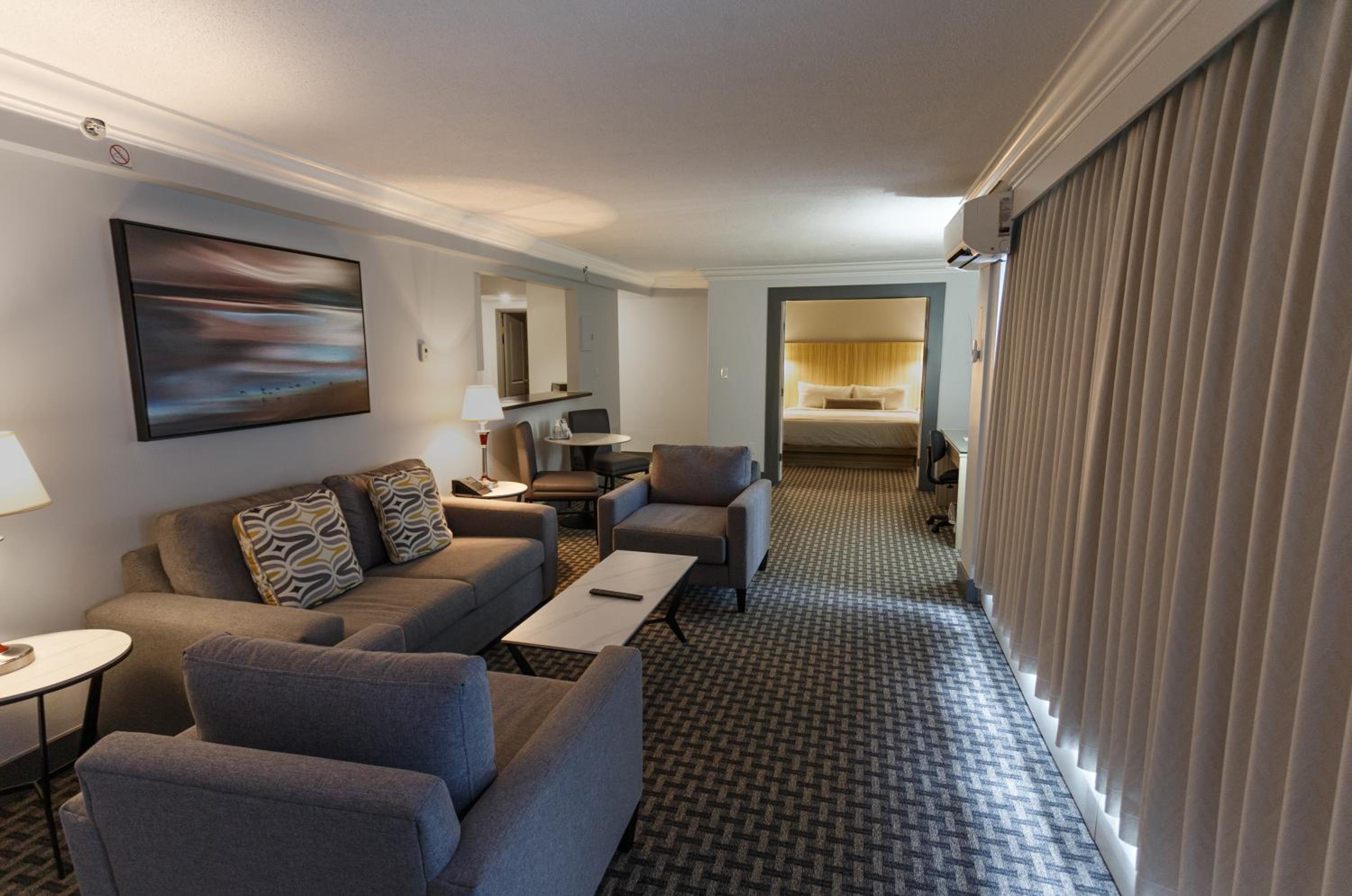 Executive Suite - Photo 11