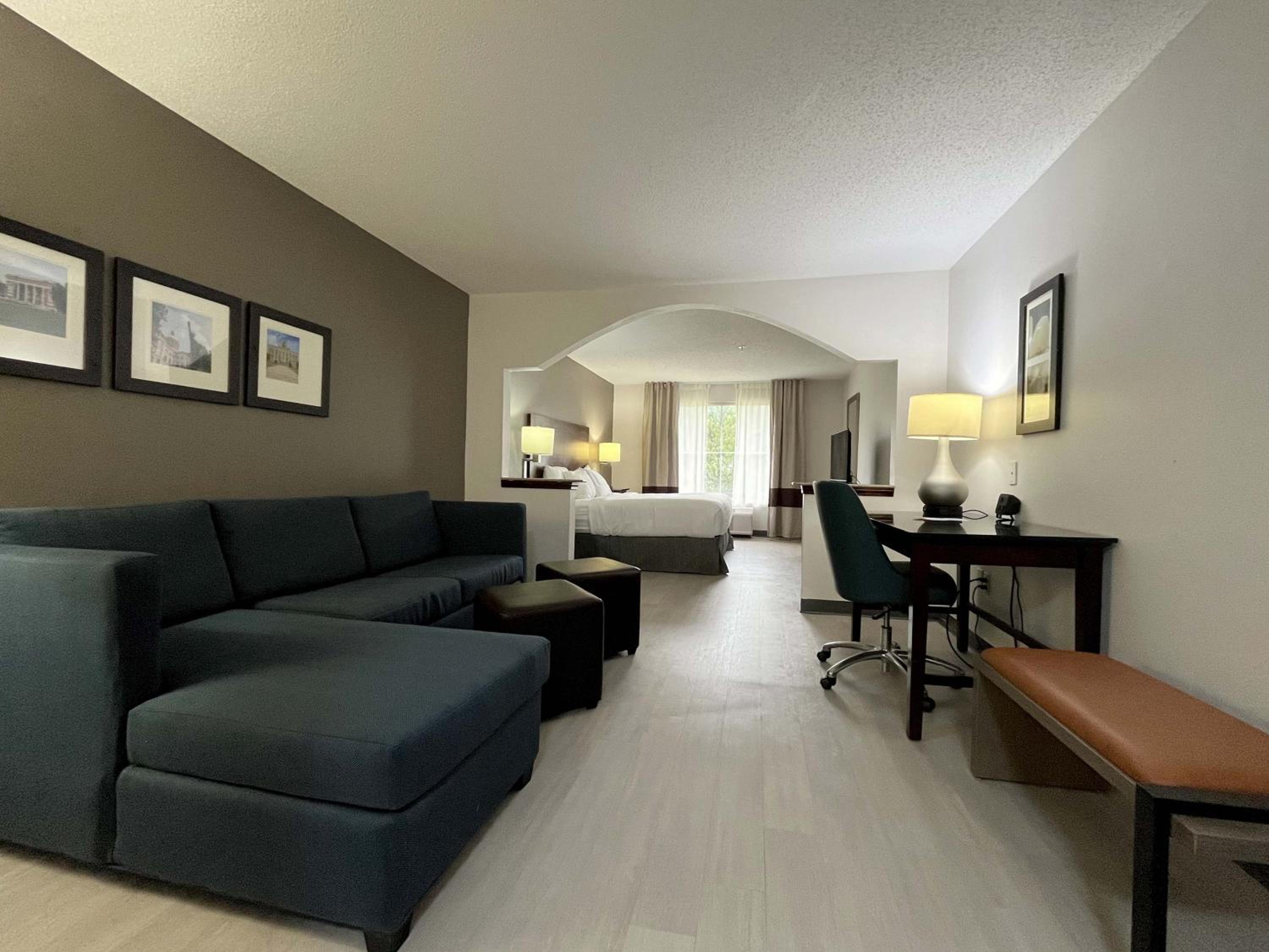 King Suite - Disability Access/Non-Smoking - Photo 1