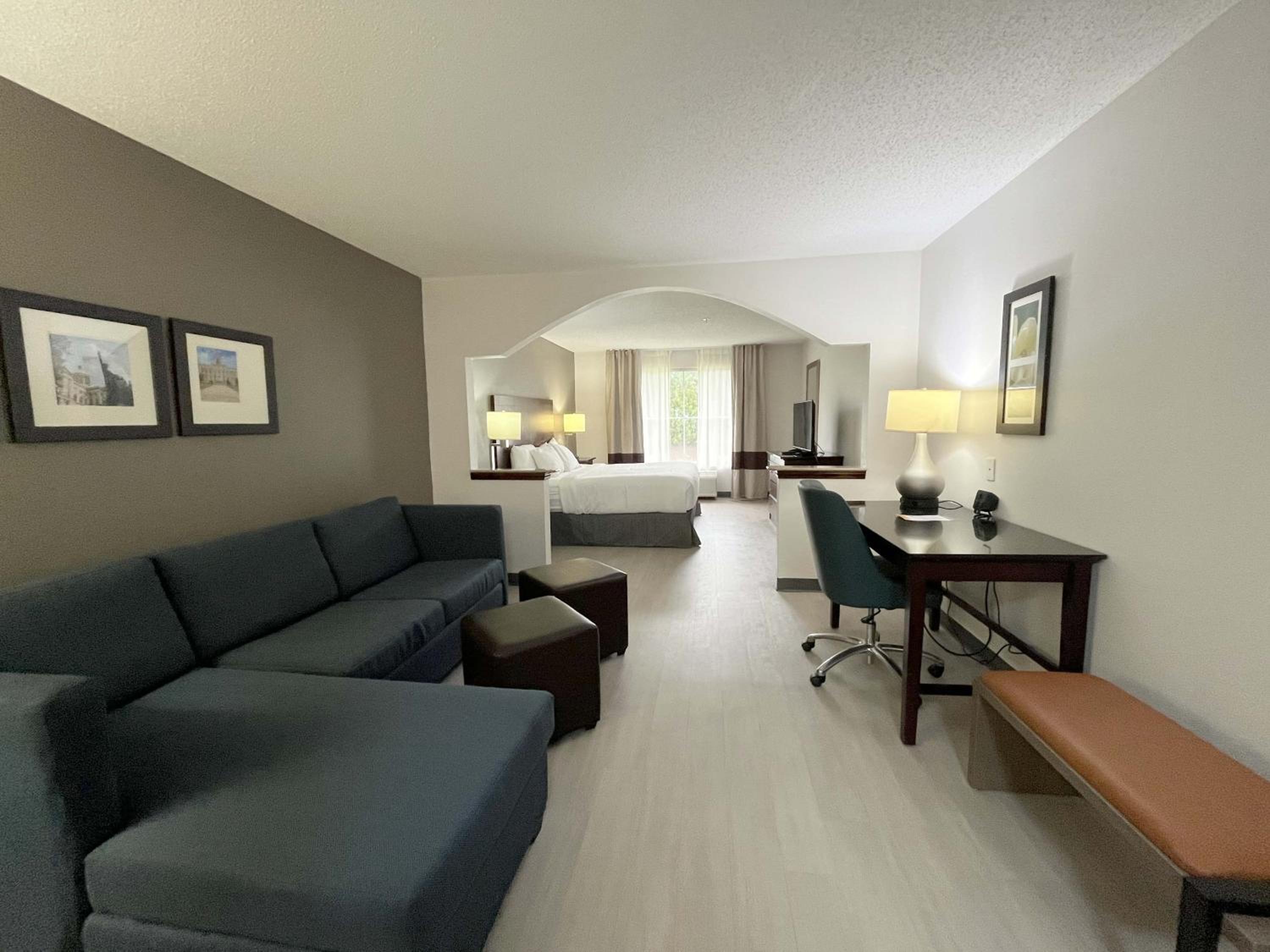 King Suite - Disability Access/Non-Smoking - Photo 6
