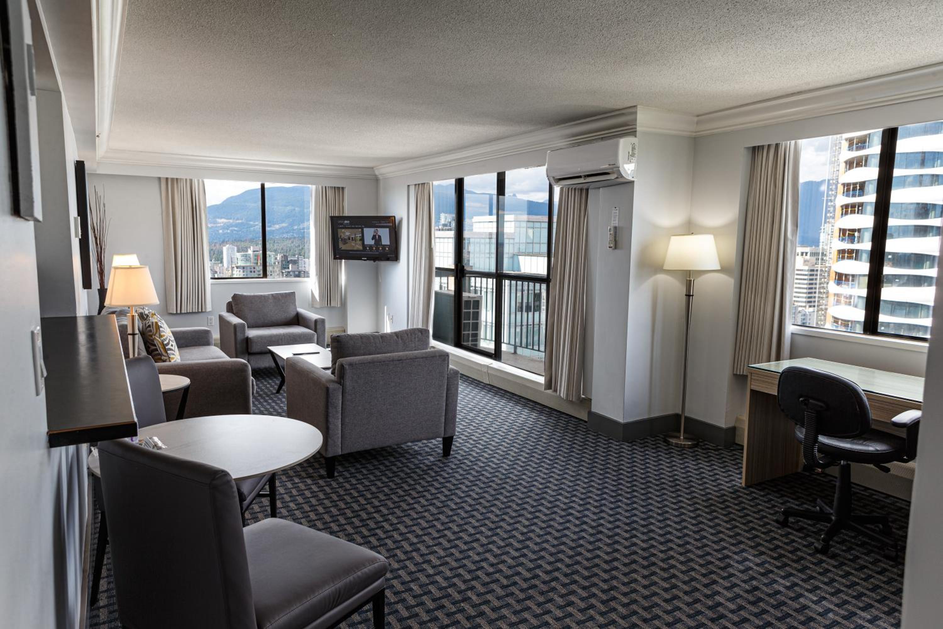 Executive Suite - Photo 7
