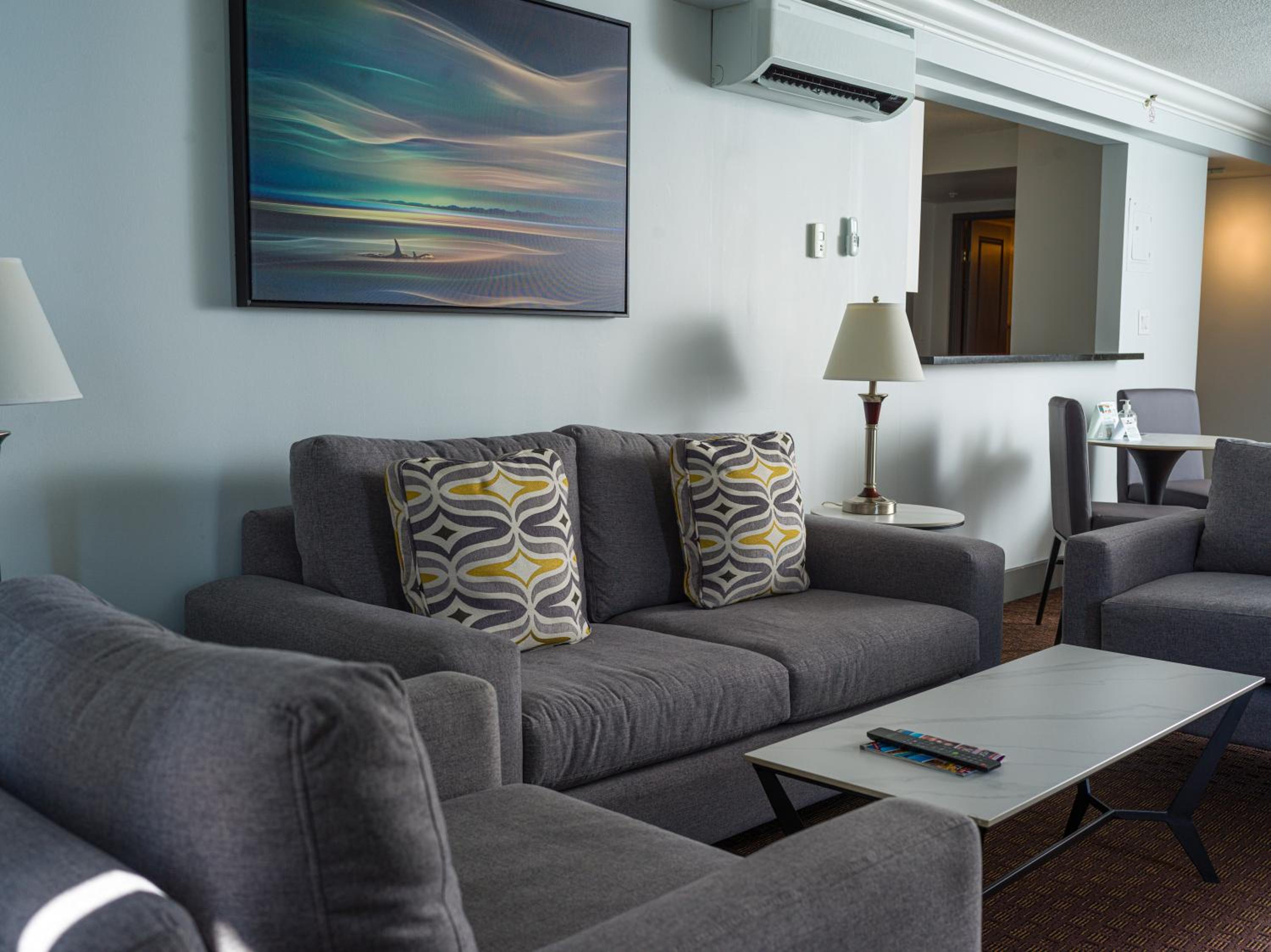 Executive Suite - Photo 3