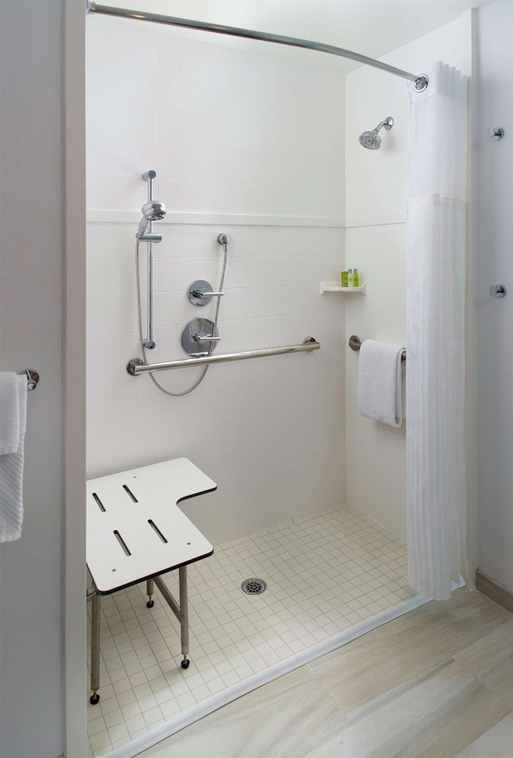 King Room with Roll-In Shower - Mobility/Hearing Accessible - Photo 3