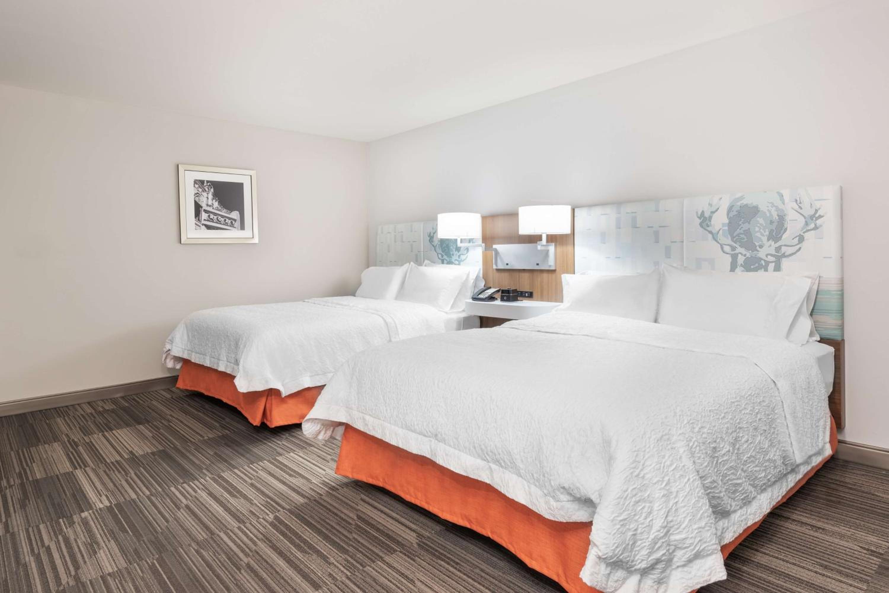 Queen Room with Two Queen Beds - Mobility Access/Non-Smoking photo 2