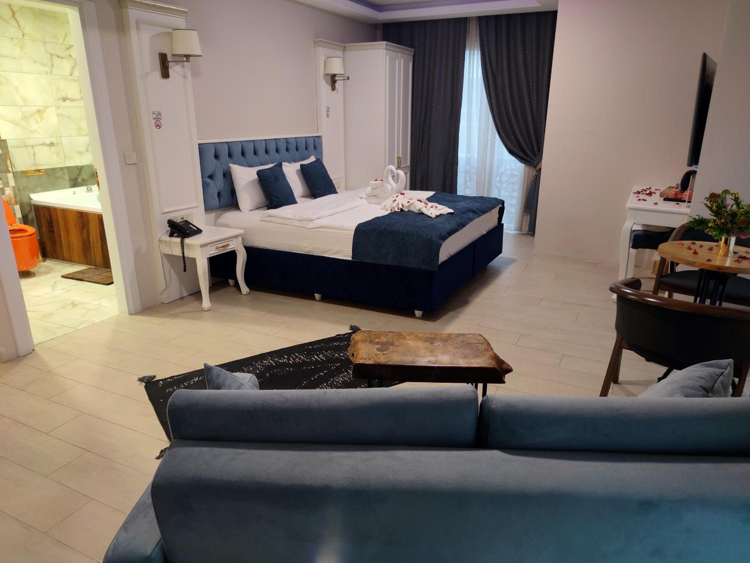 Deluxe Suite with Sea View photo 1