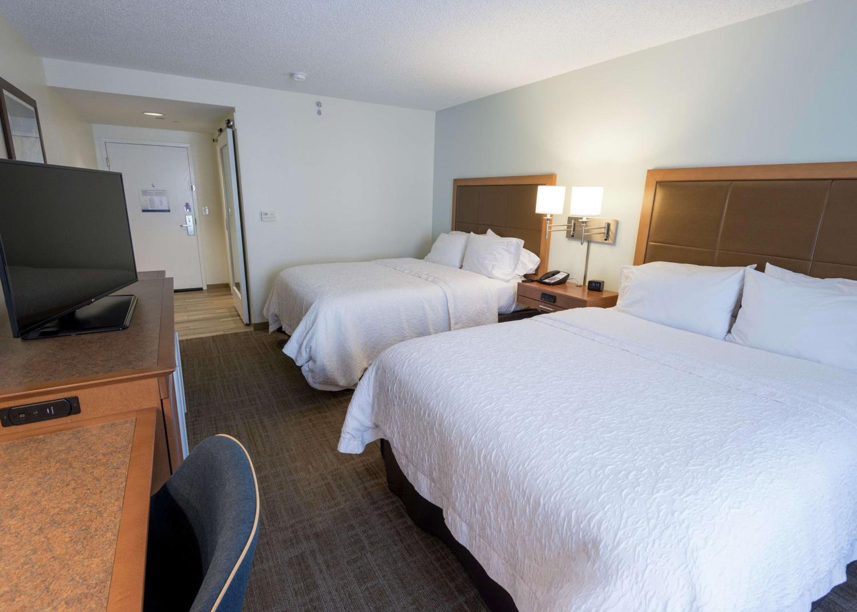 Room with Two Queen Beds - Non-Smoking - Photo 3